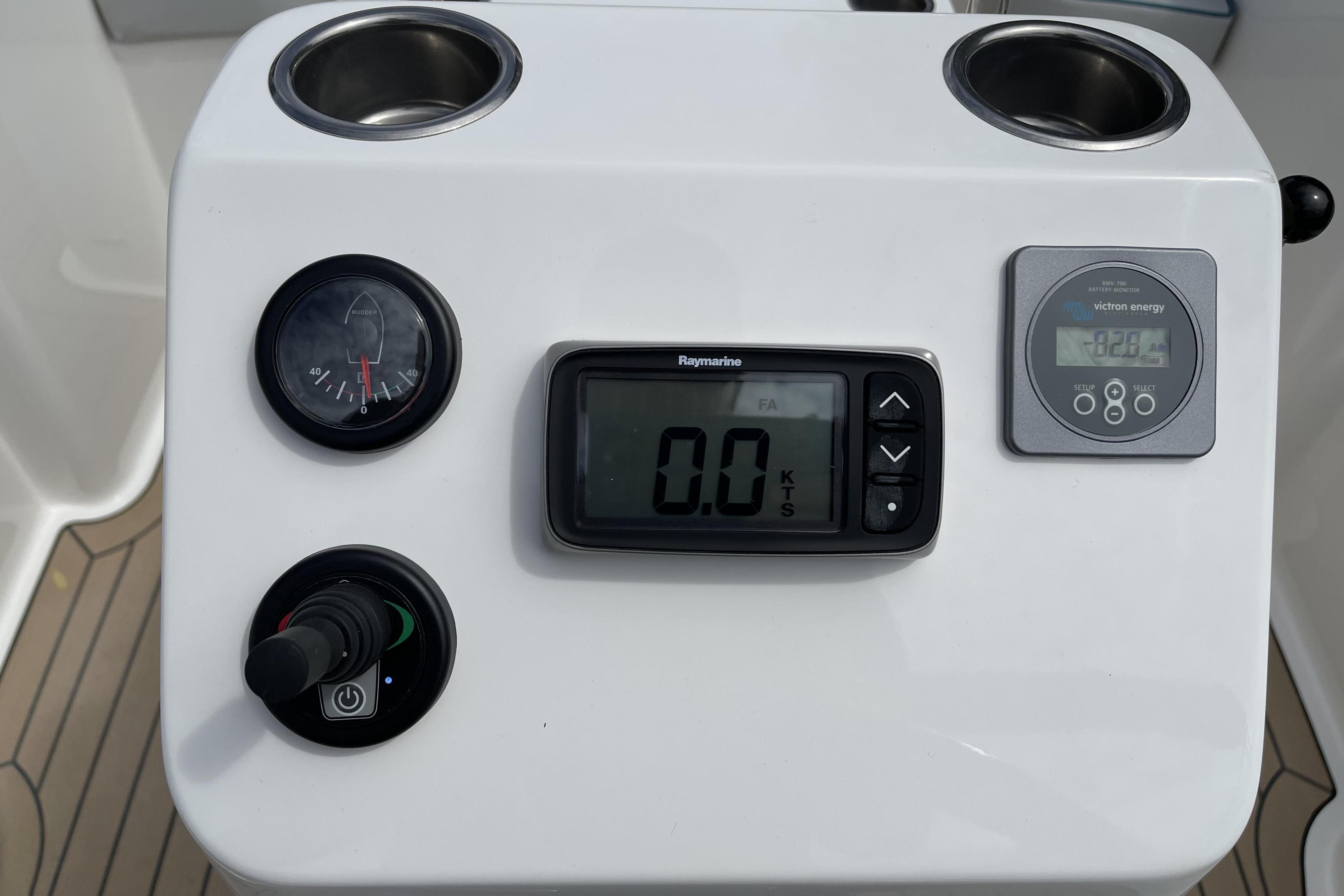 Interboat Intender 700 Electric