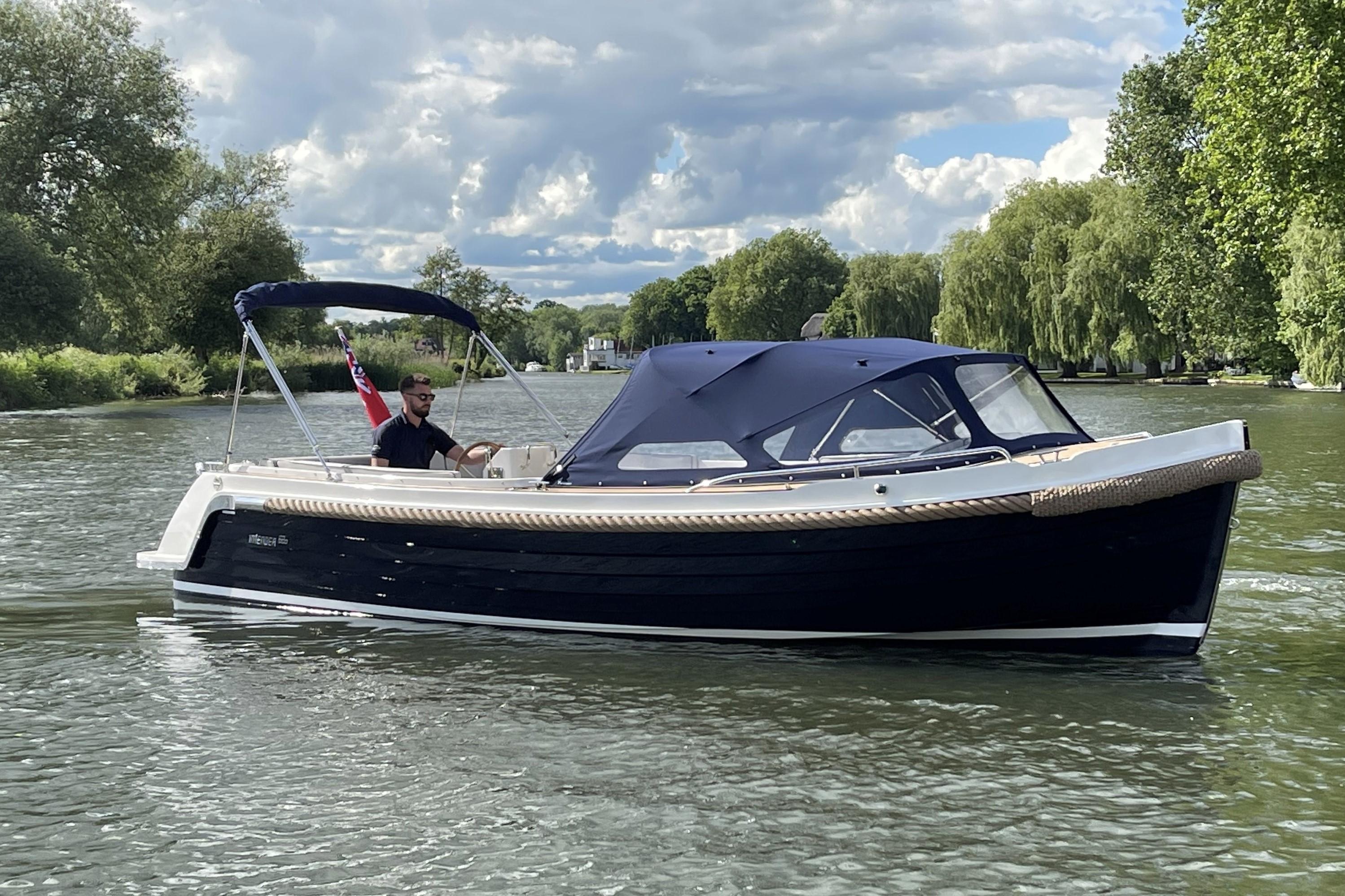 Interboat Intender 820