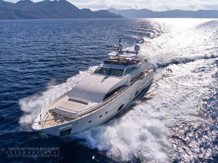 Ferretti Custom Line 97