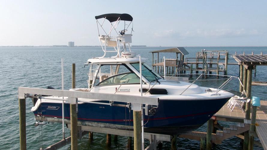 Boston Whaler 28