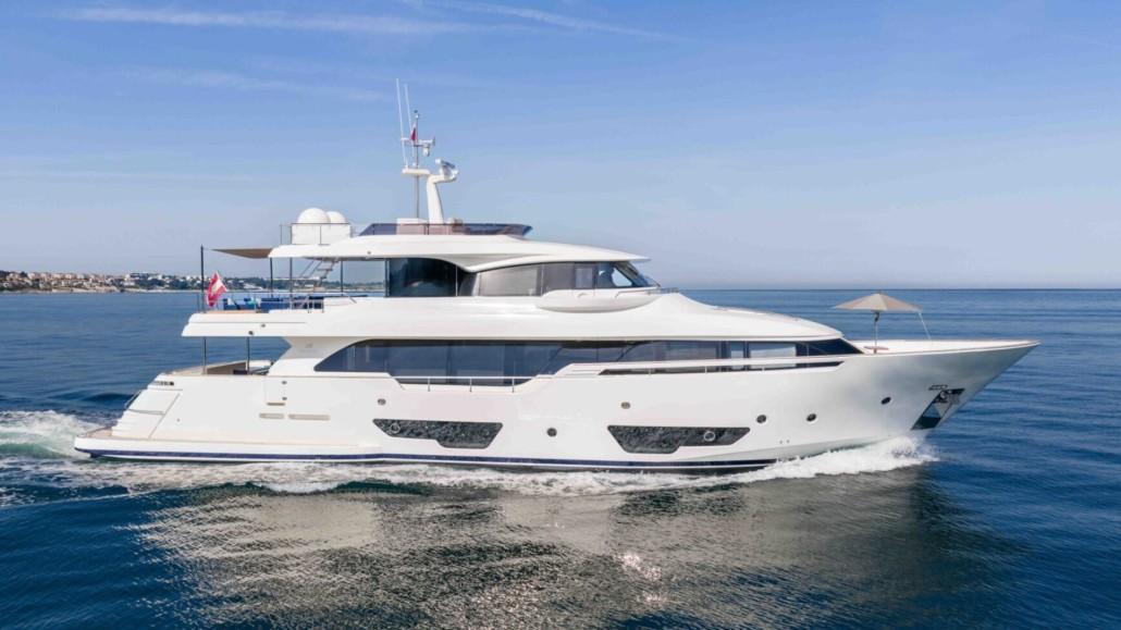 Ferretti Custom Line Navetta 28