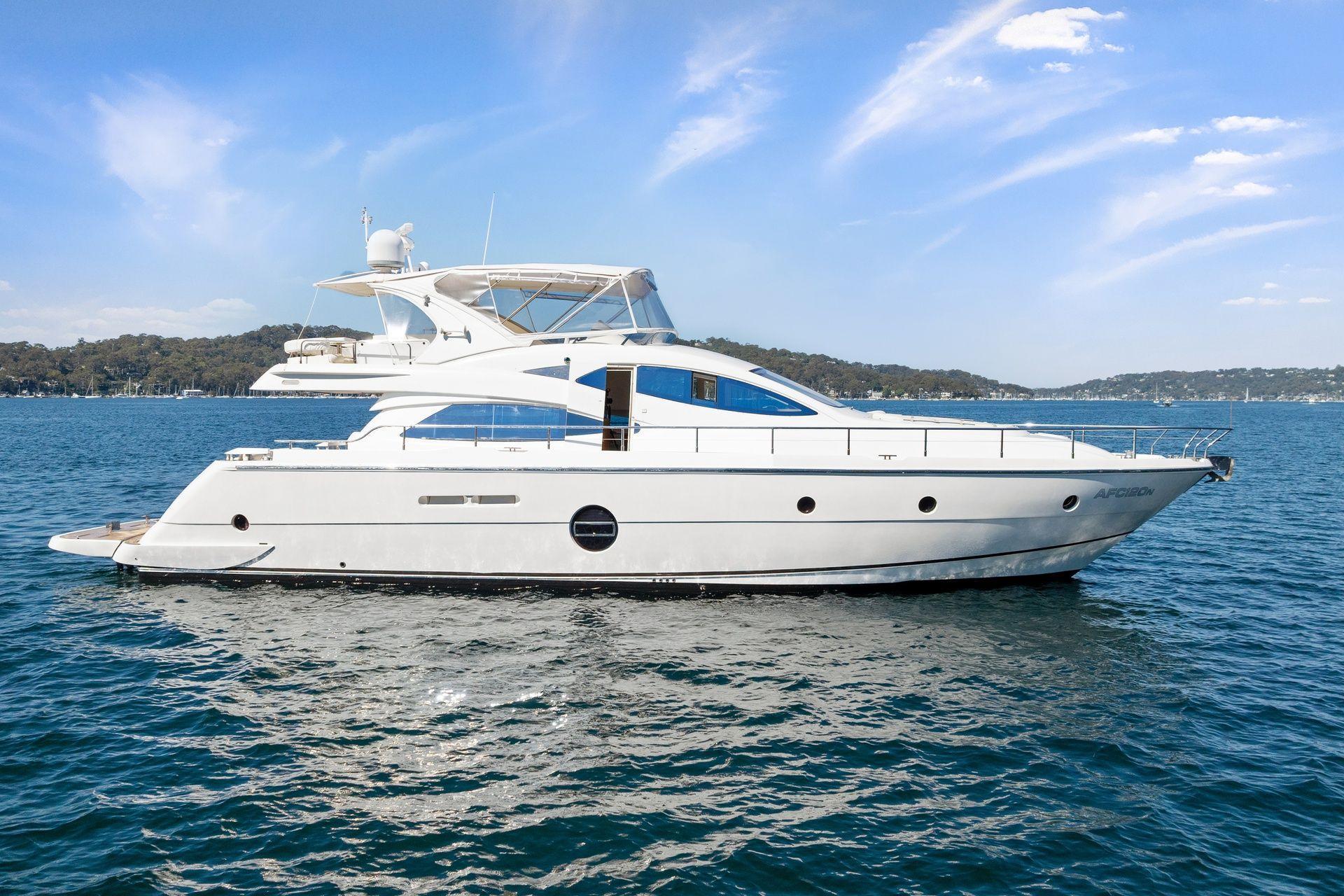 Aicon 64 Flybridge