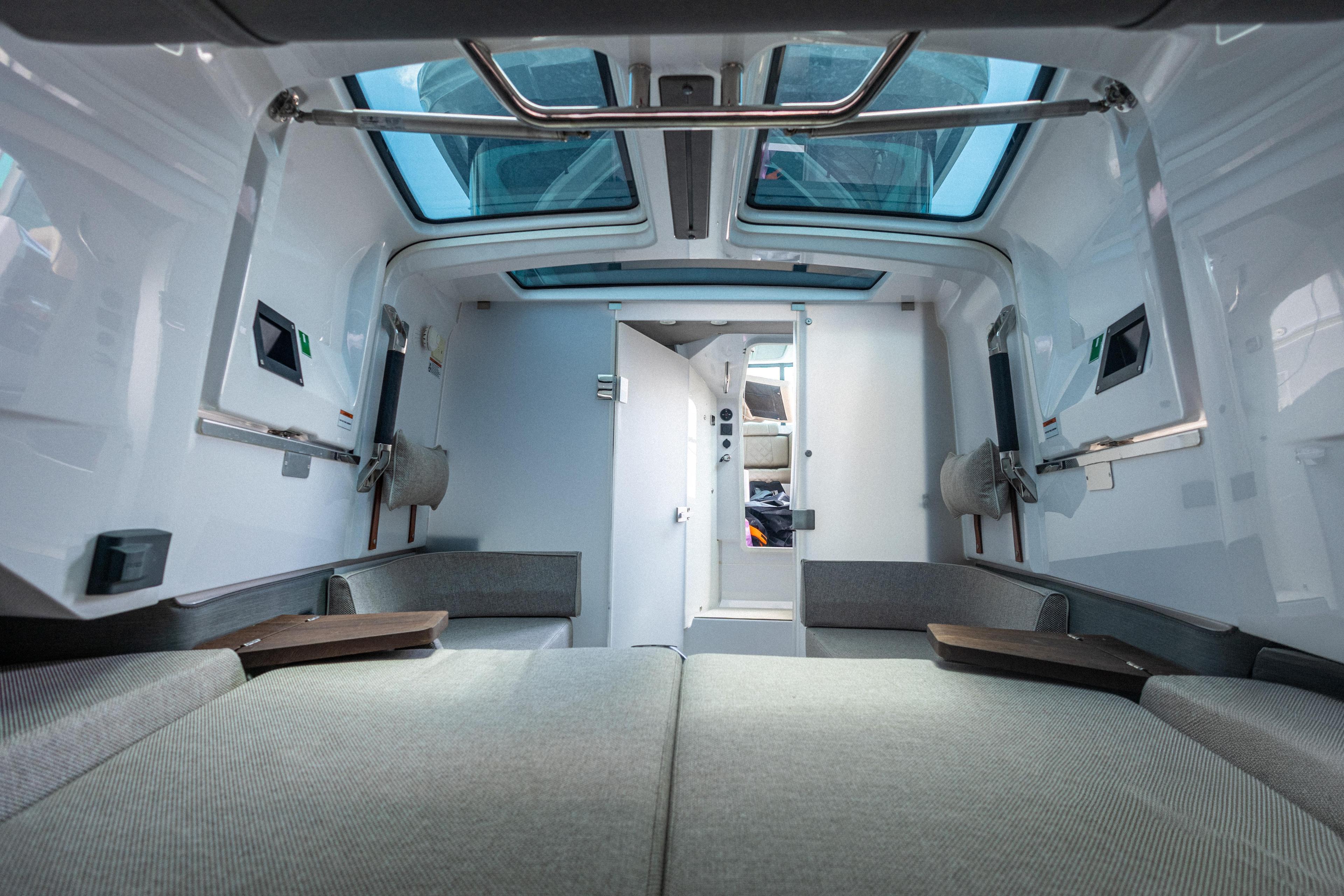 Axopar 37XC Cross Cabin