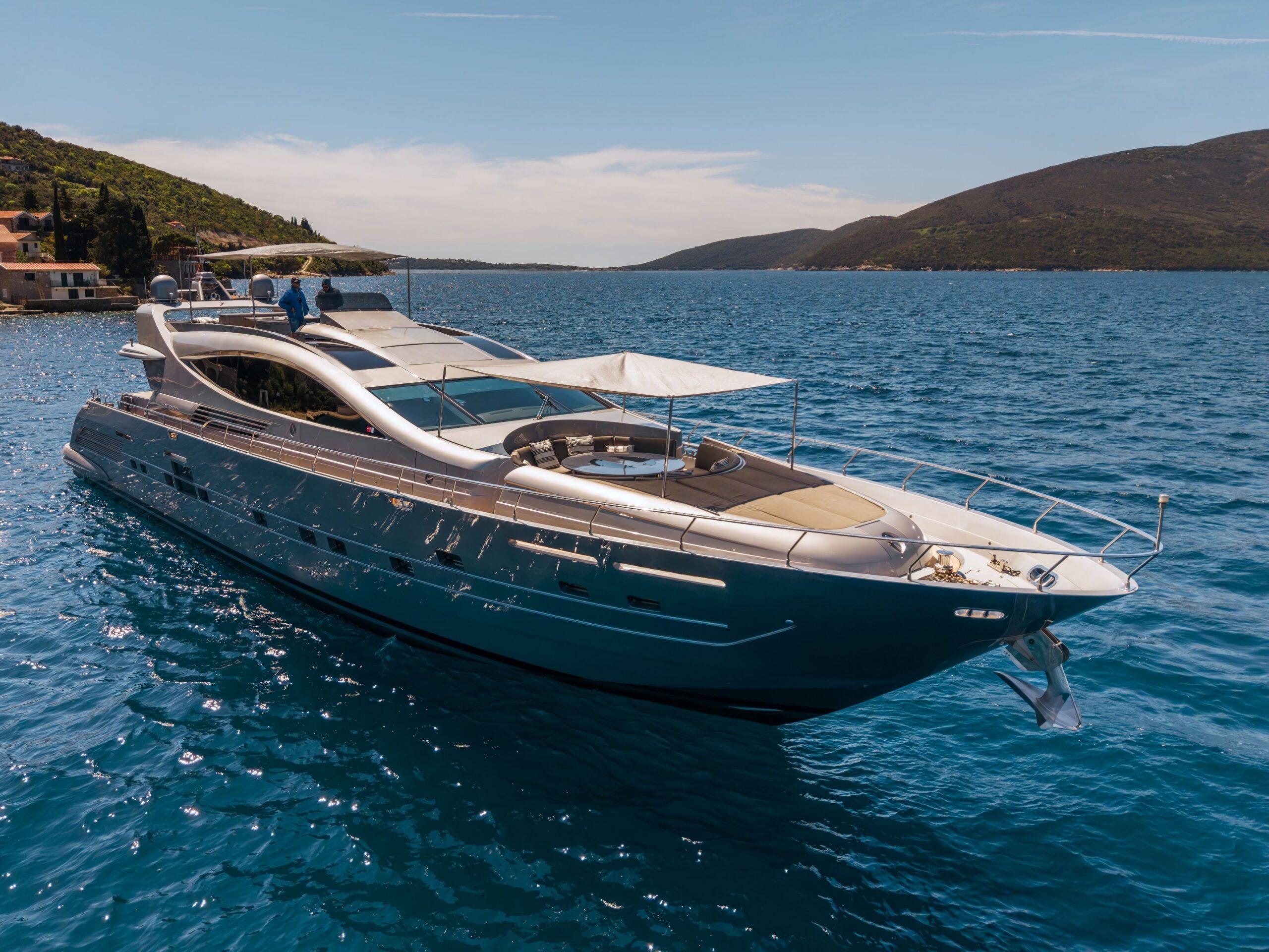 Cerri Cantieri Navali 102 Sport Fly