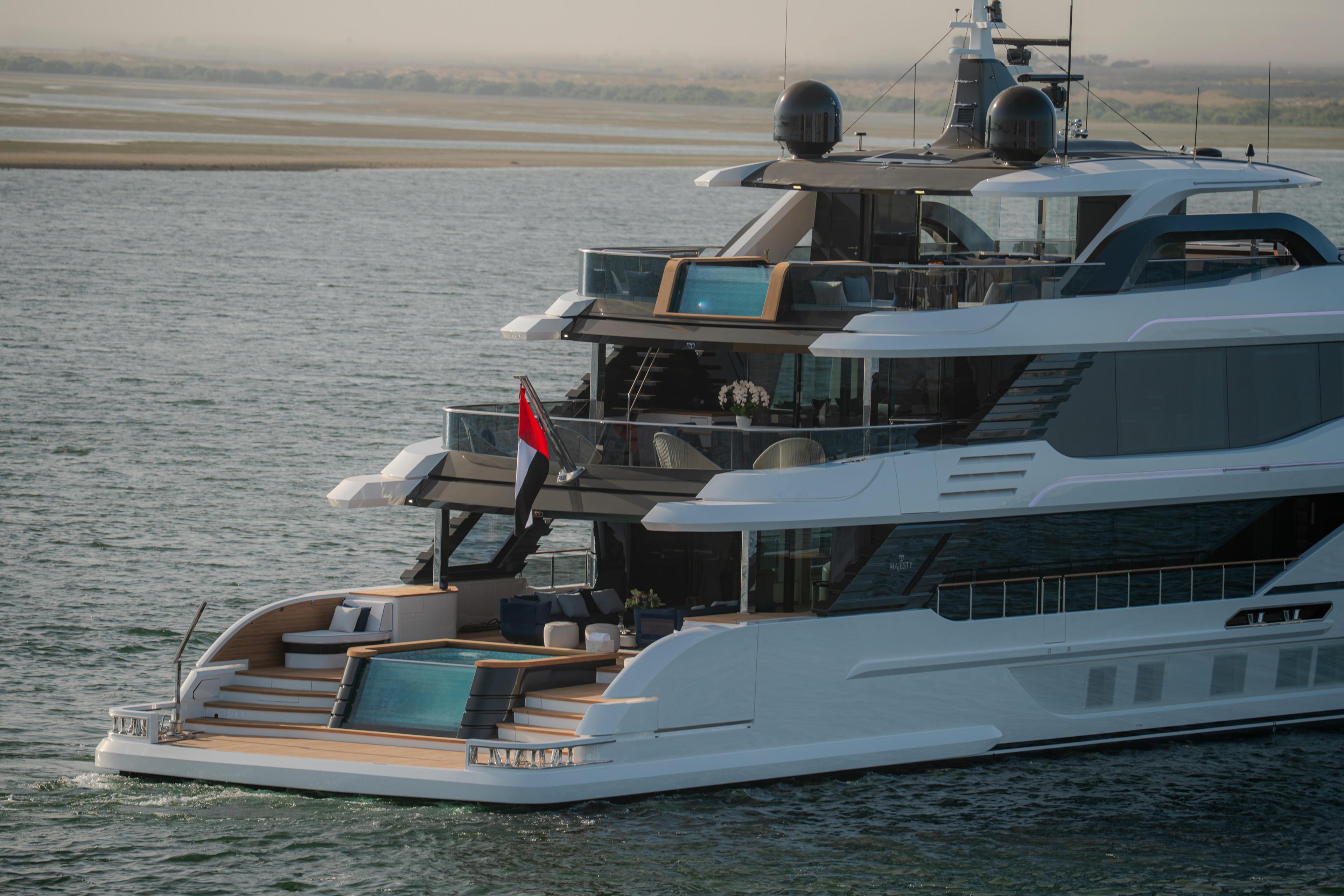 Majesty Yachts 145