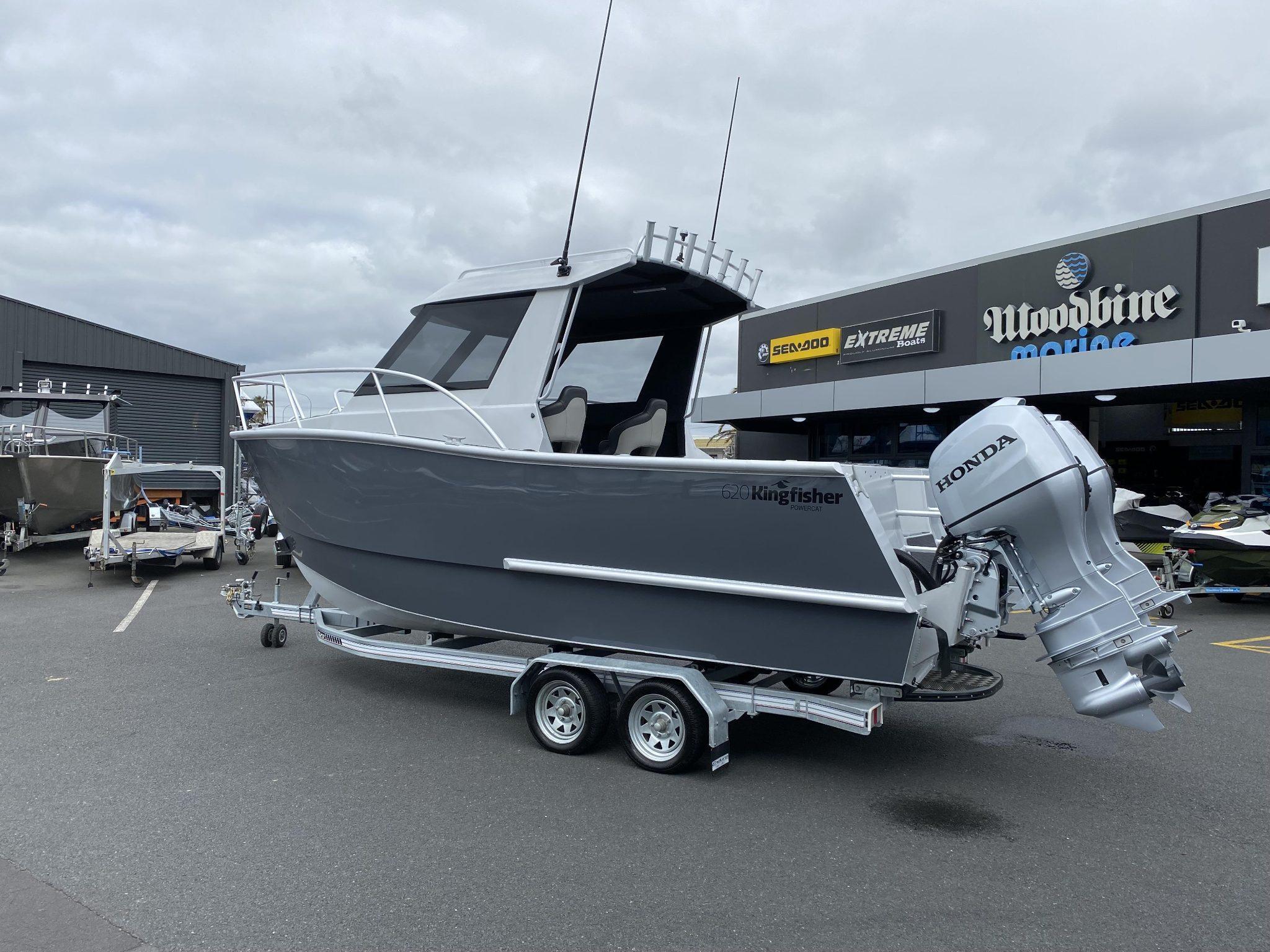 Kingfisher 620 Power Cat Hard Top