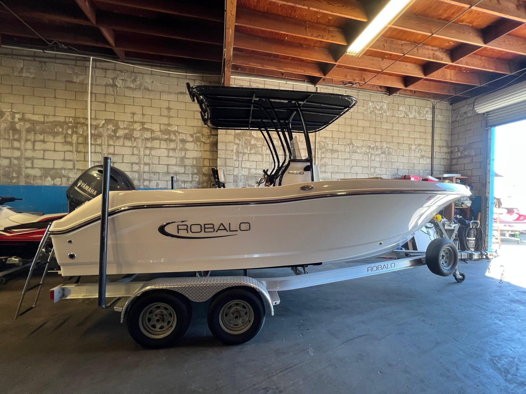 Robalo R-200