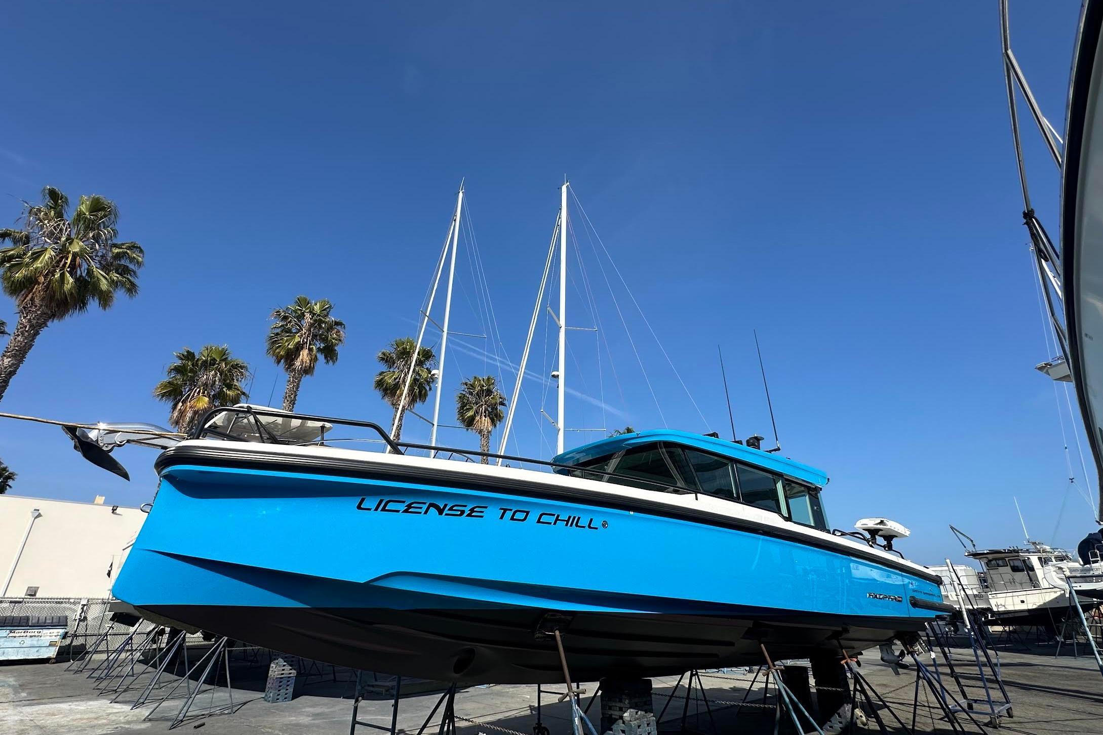 Axopar 37XC Cross Cabin