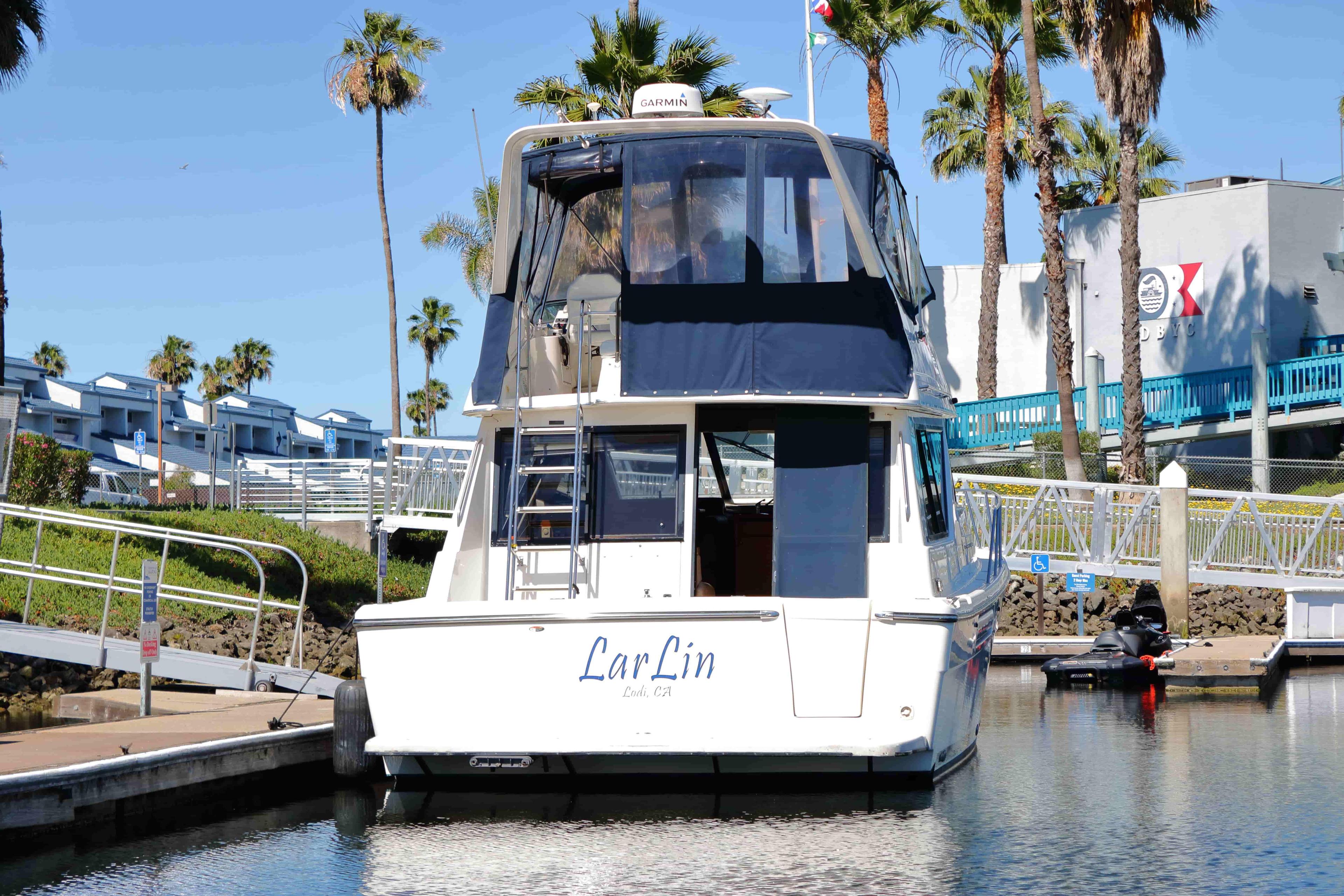 Bayliner 3988 Command Bridge