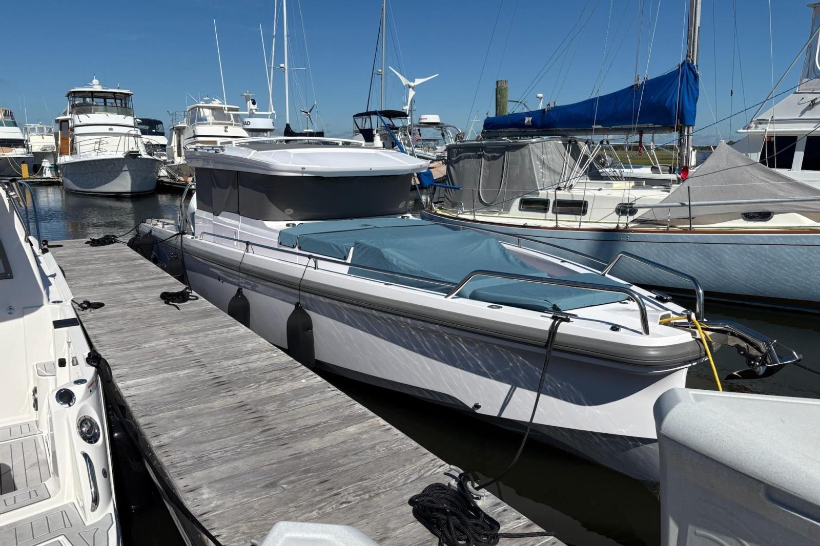 Axopar 37XC Cross Cabin