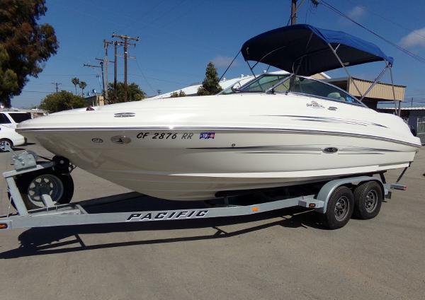 Sea Ray 220 Sundeck