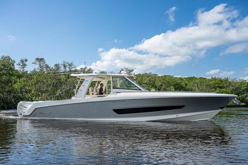 Boston Whaler 420 Outrage