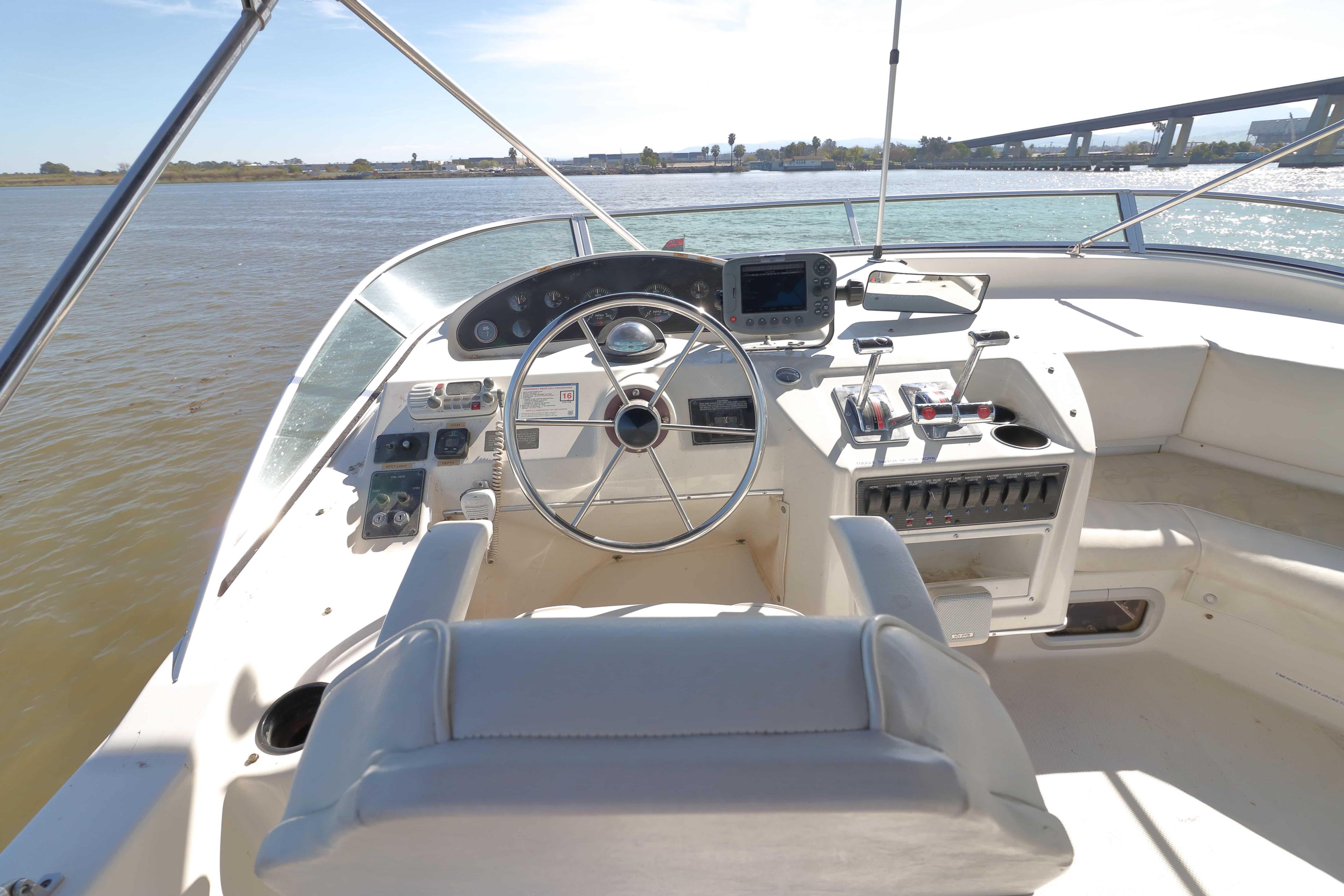 Bayliner 3988 Command Bridge