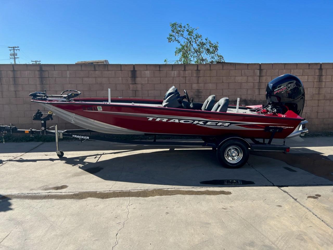 Tracker 195 TXW
