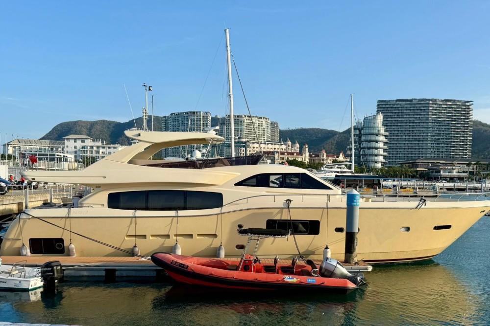 Ferretti 840