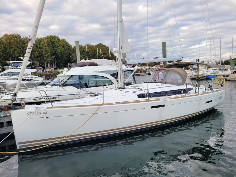 Jeanneau 379
