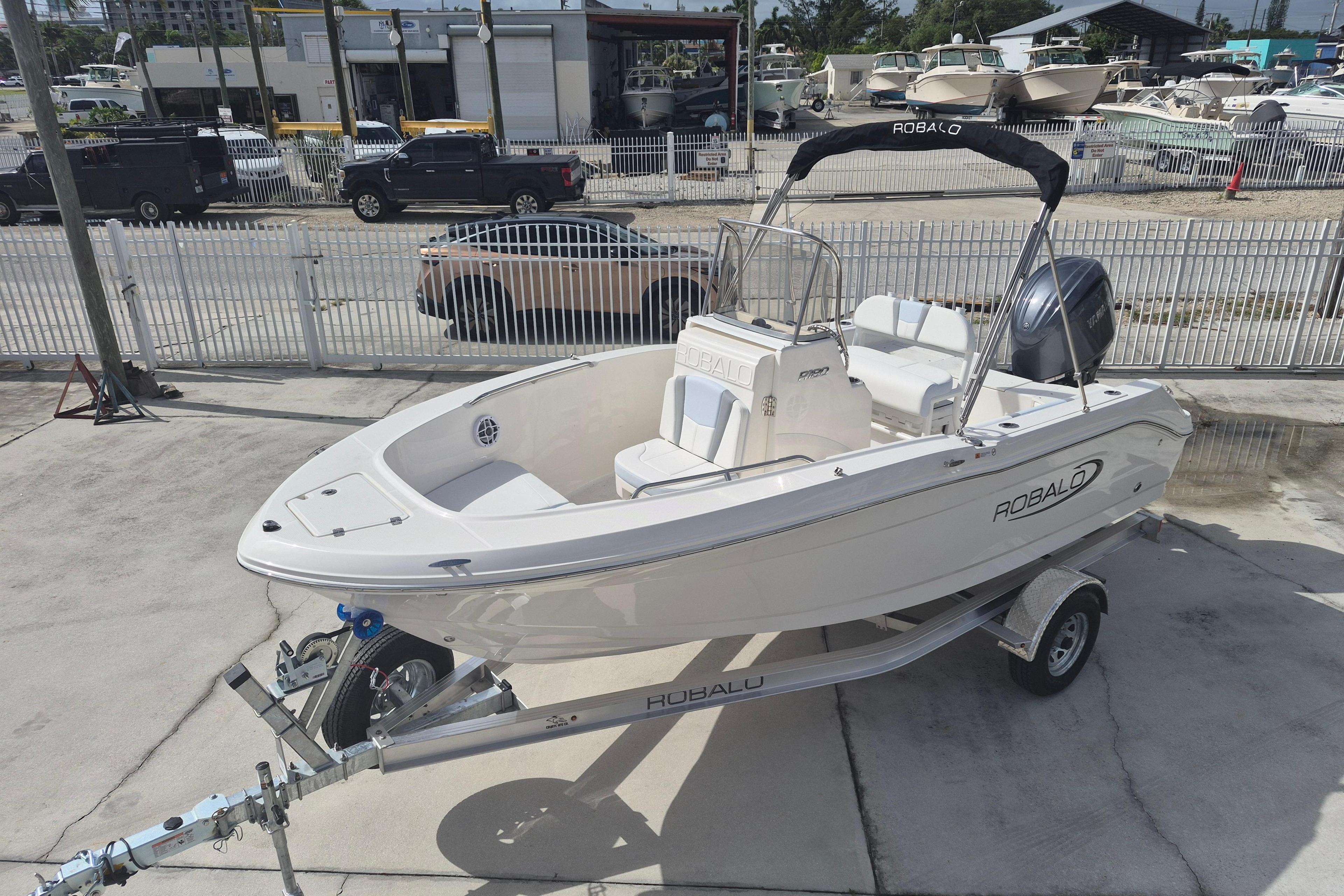 Robalo R180