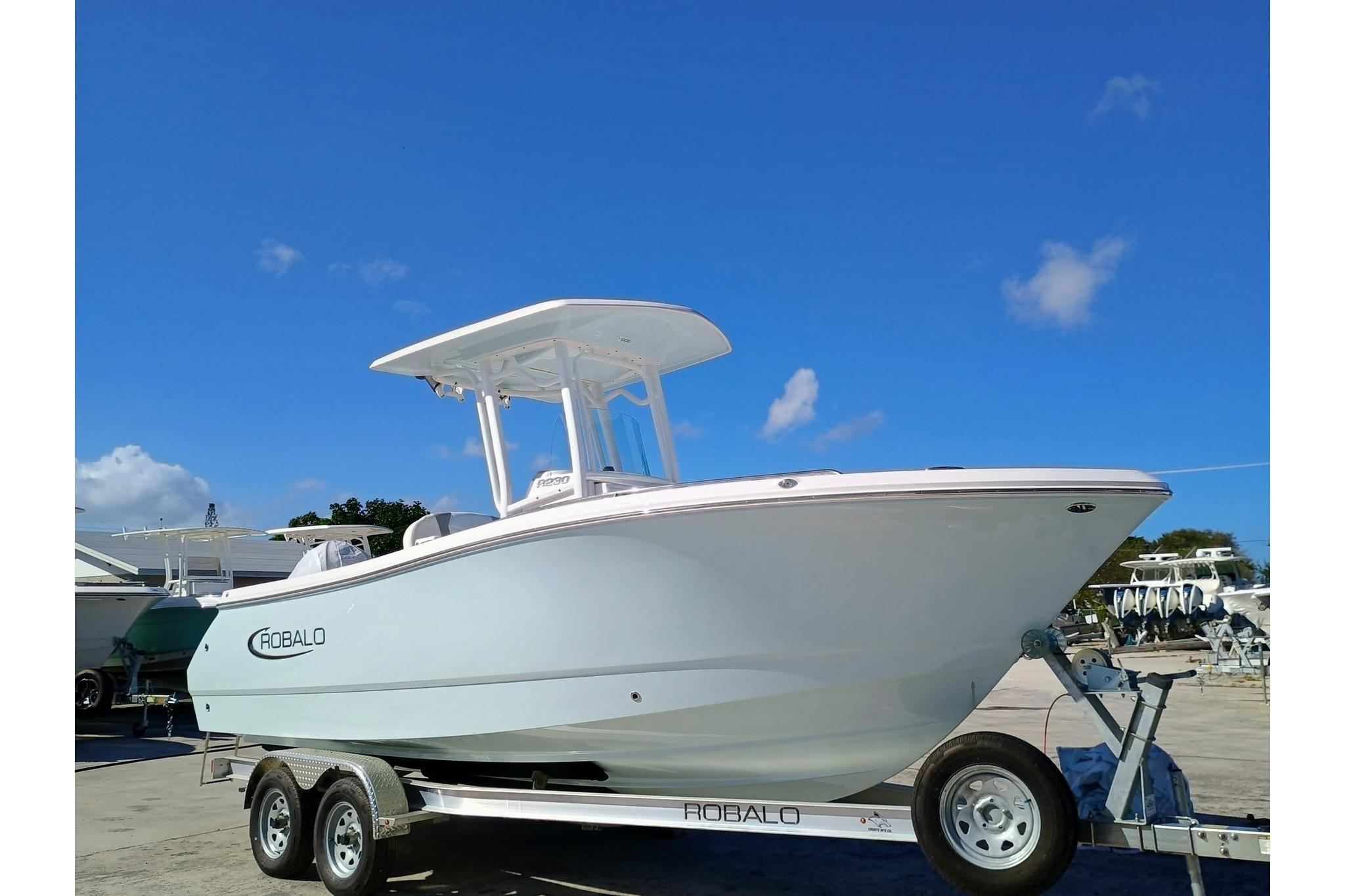 Robalo R230