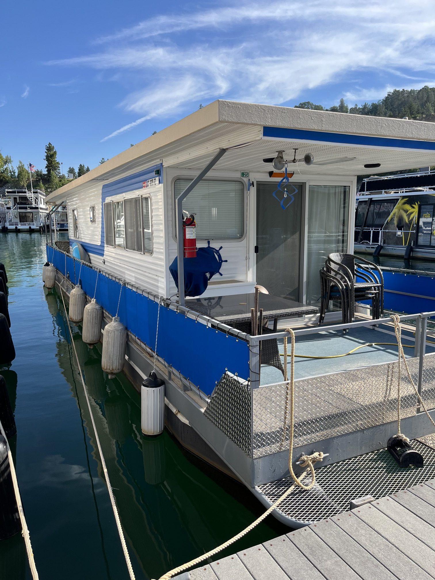 Kayot Houseboat