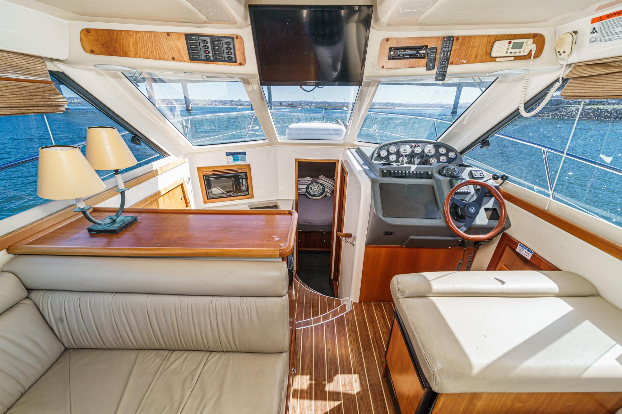 Riviera 33 Flybridge