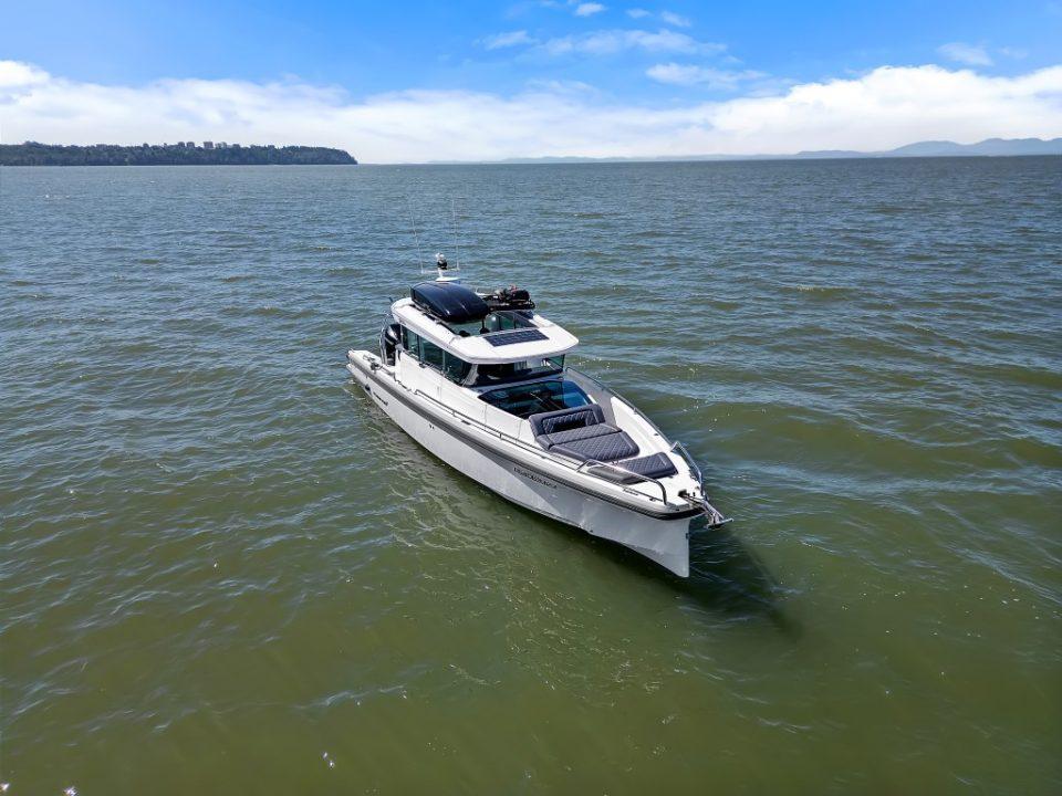 Axopar 37XC Cross Cabin
