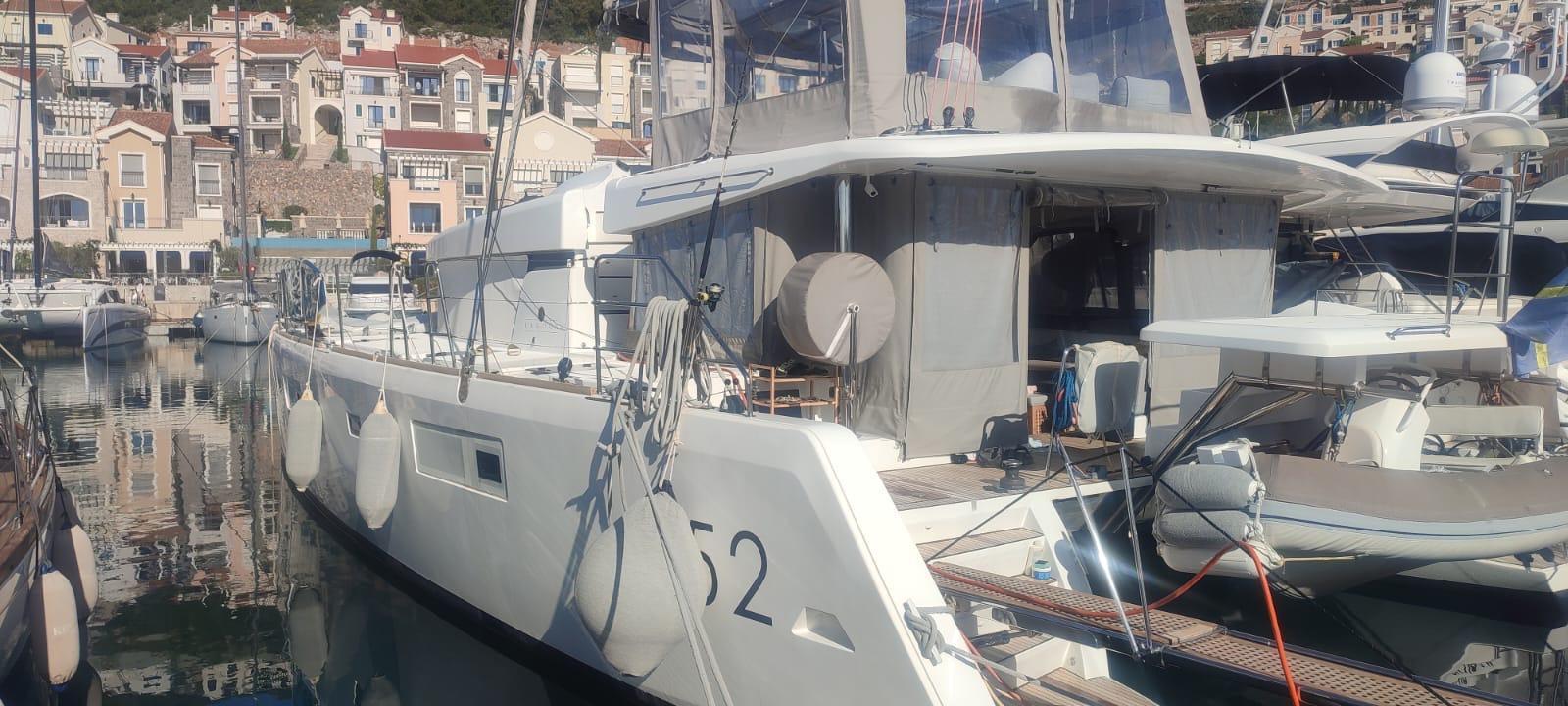 Lagoon 52