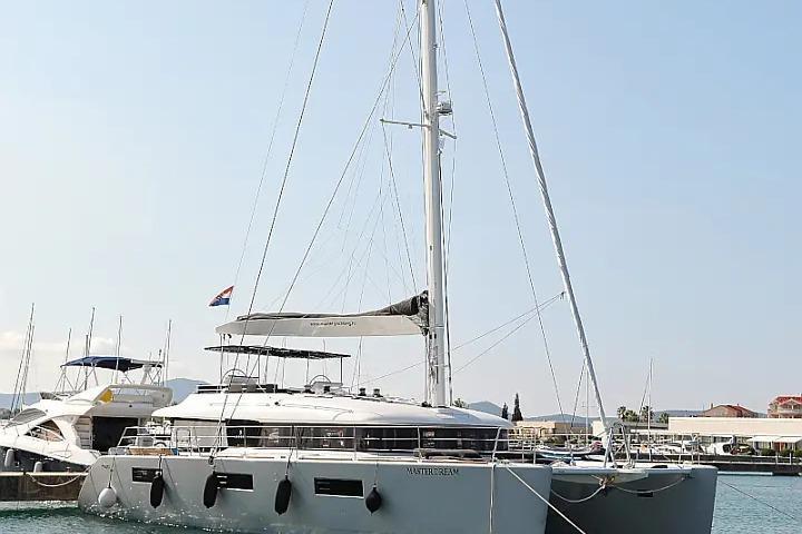 Lagoon 620