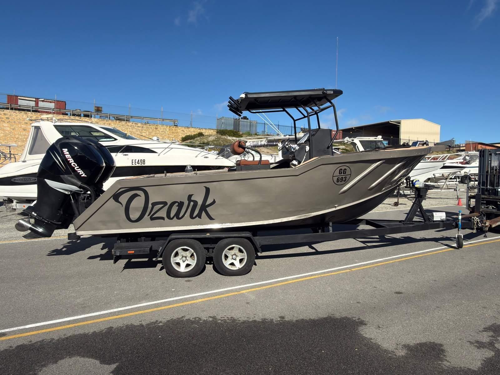 Custom 6.4m Center Console Twin 200hp L6 Mercury