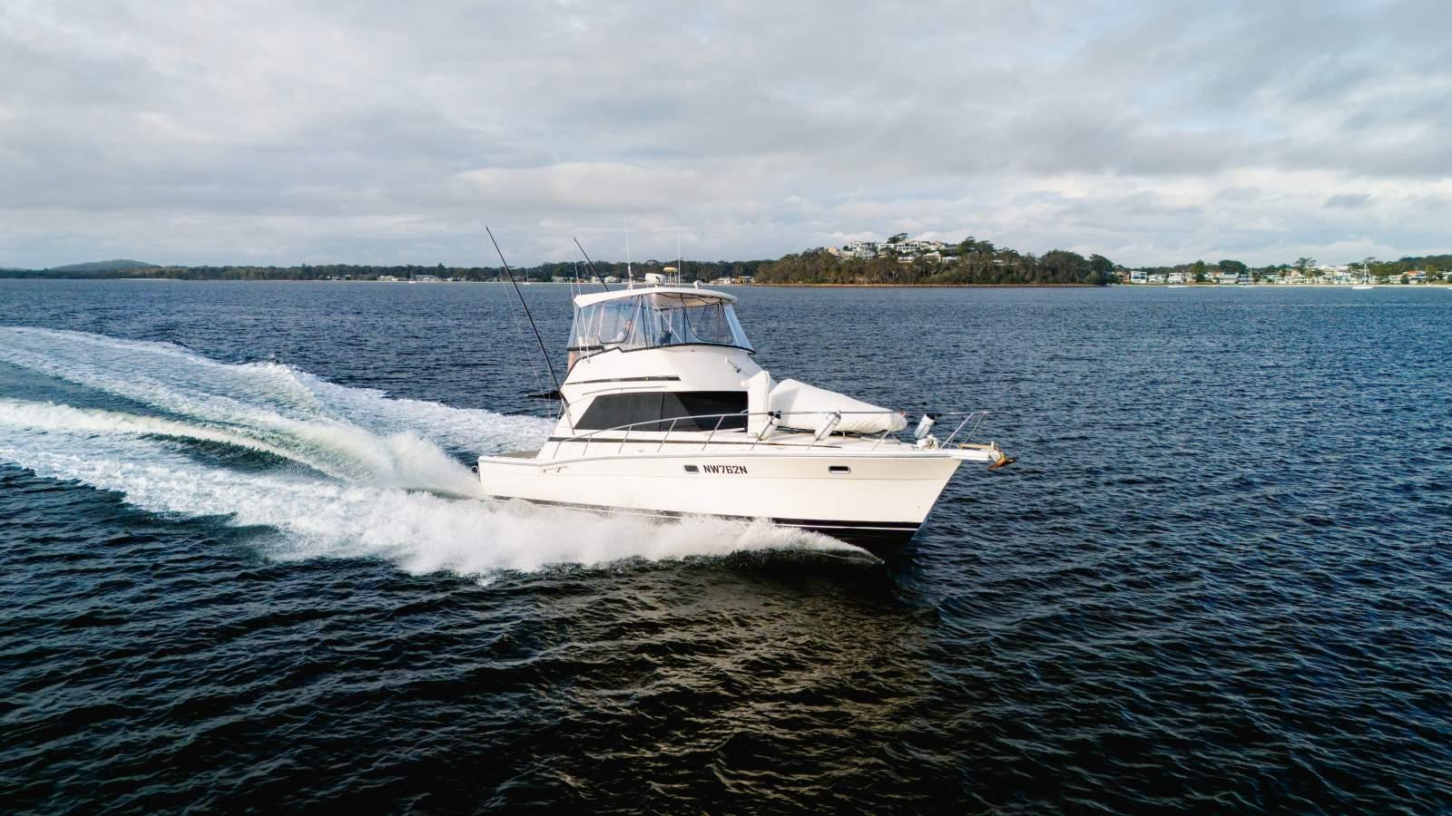 Riviera 39 Flybridge Cruiser