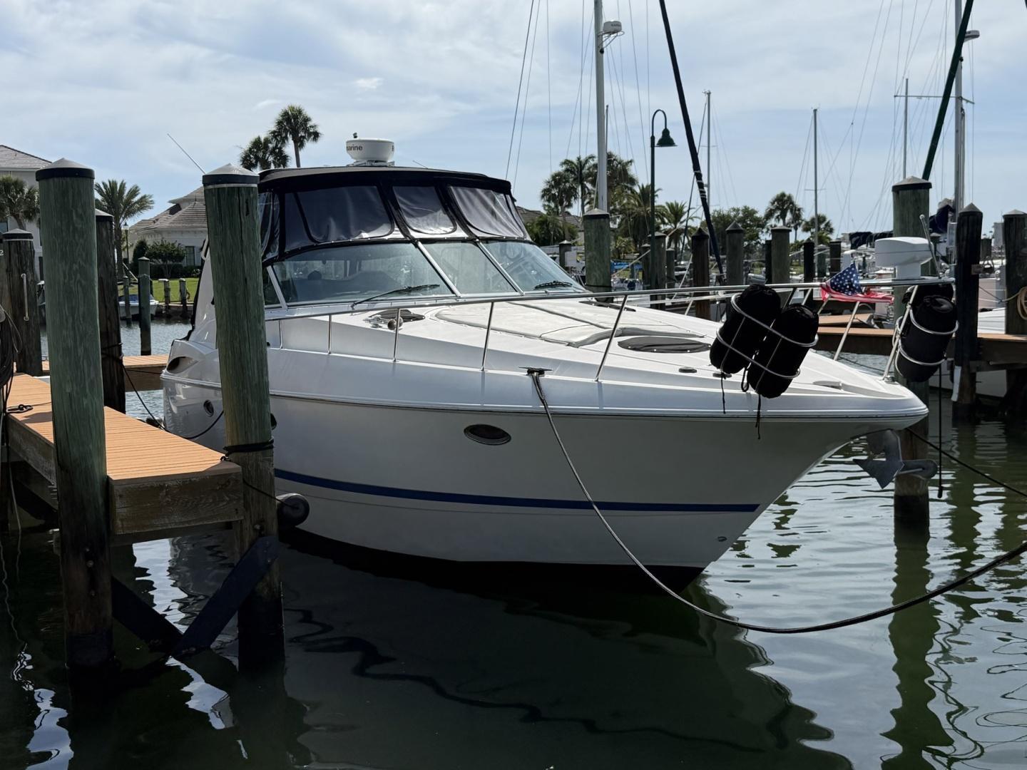 Cruisers Yachts 370 Express