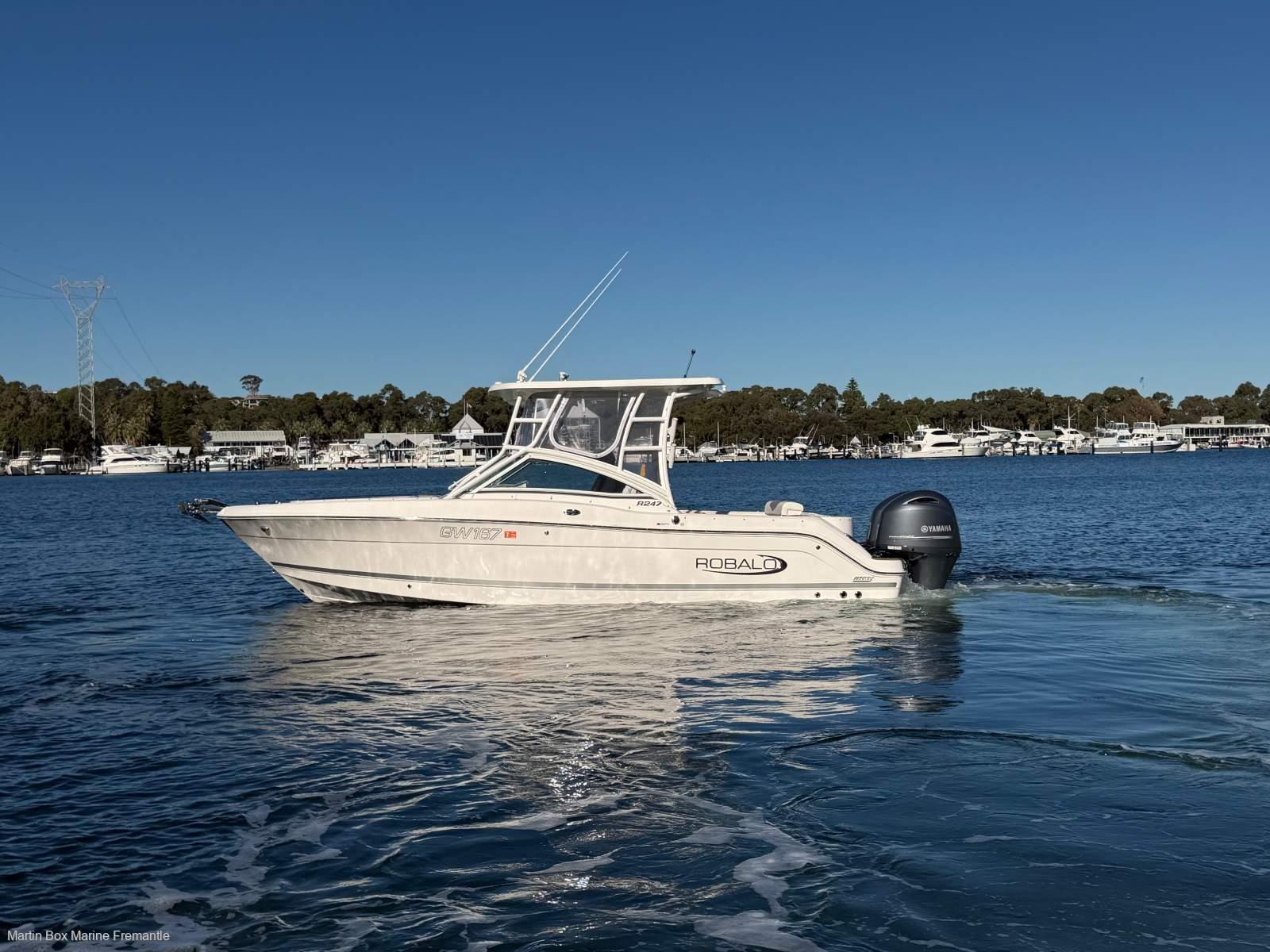 Robalo R247