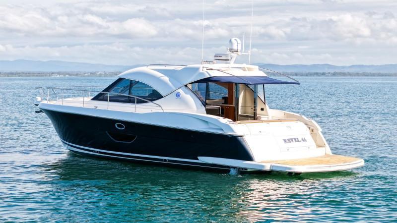 2009 Riviera 4400 Sport Yacht for sale