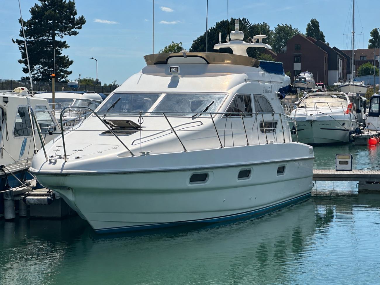 1997 Sealine 330 Statesman for sale in Southsea, Hampshire, United Kingdom