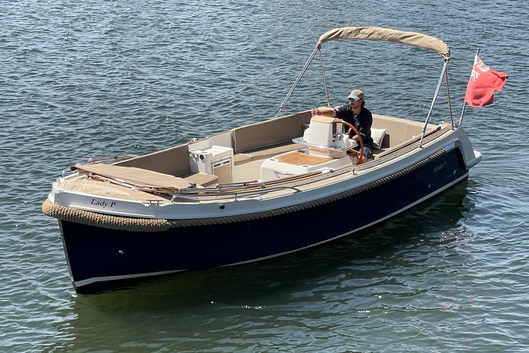 Interboat Intender 820