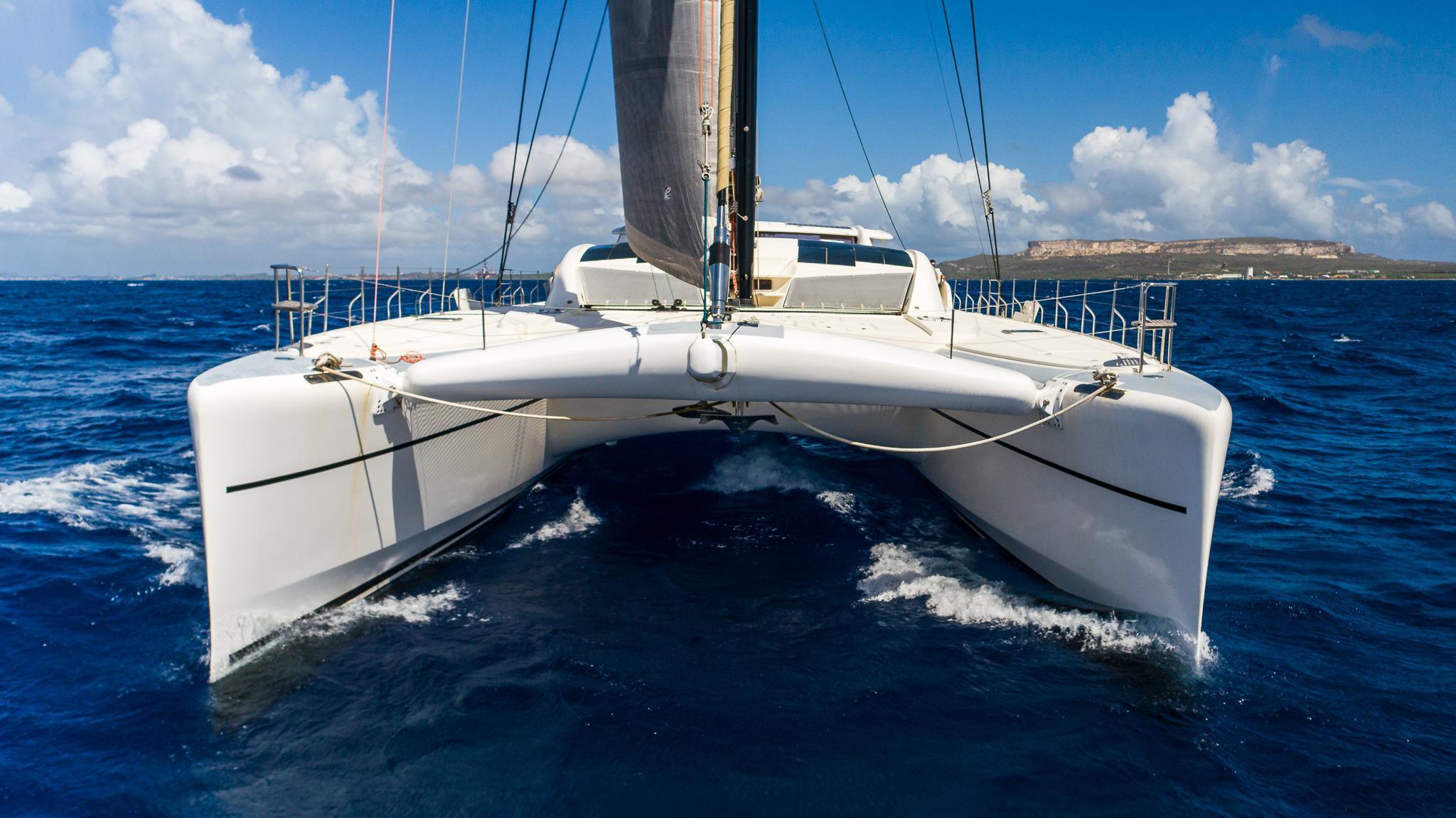 Catana 90