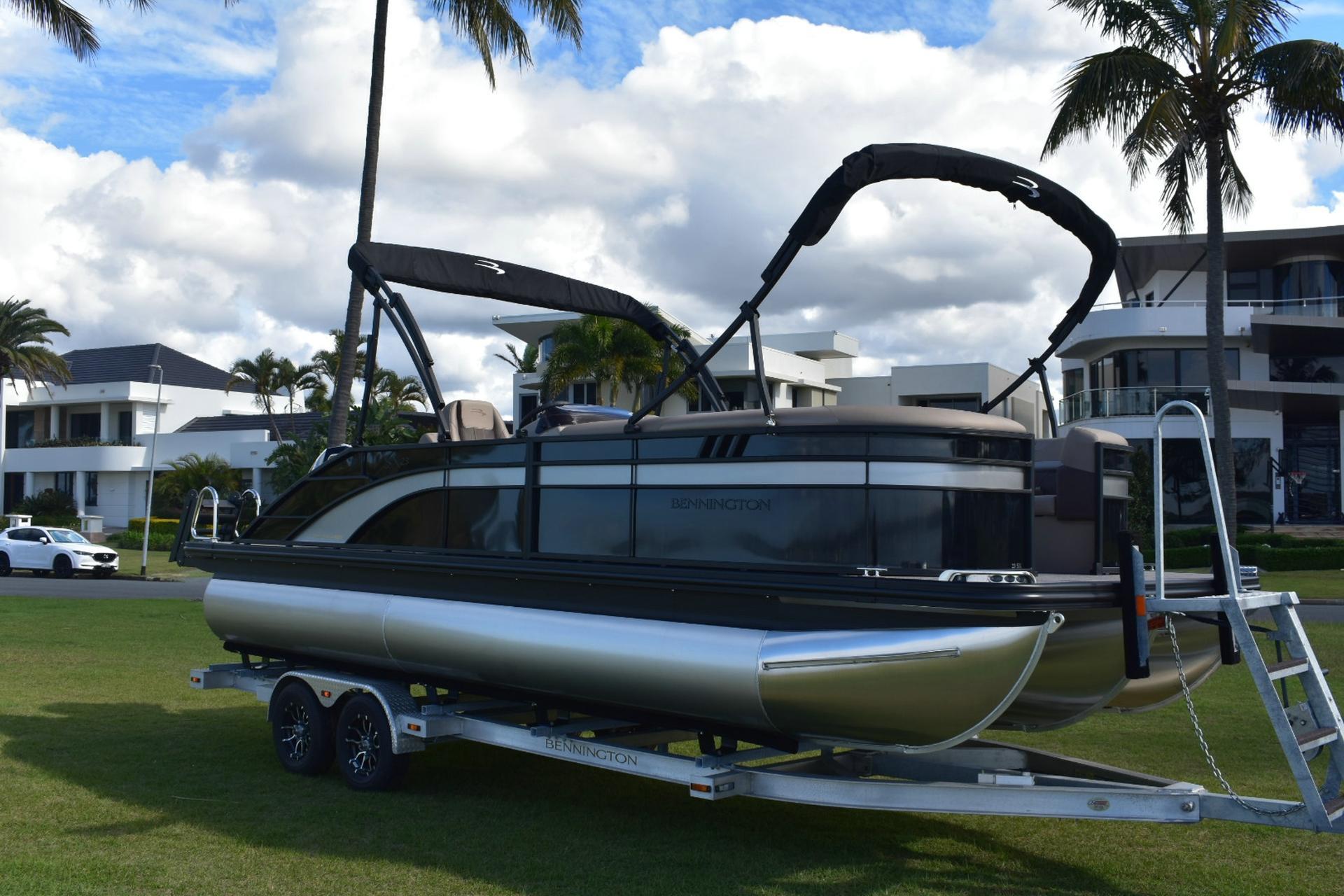 Bennington 23 SX Swingback