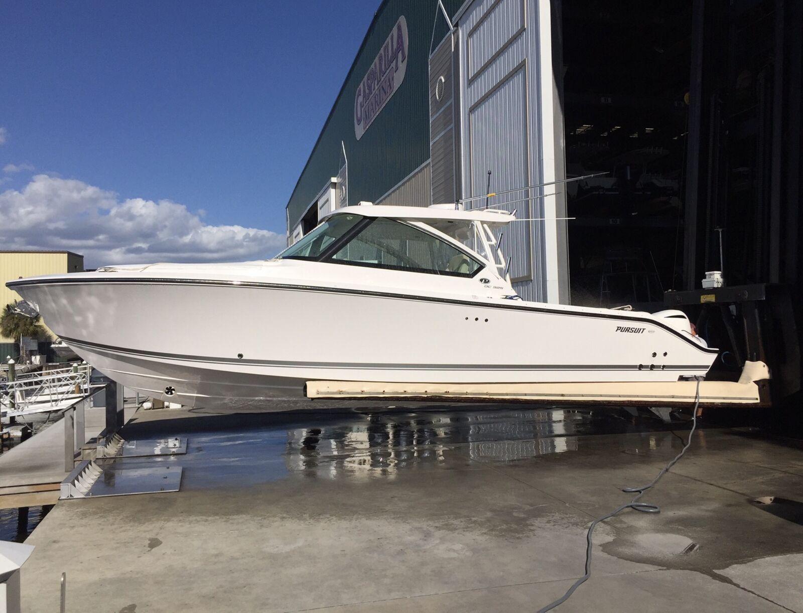 2017 Pursuit 325 Dual Console for sale in Englewood, FL