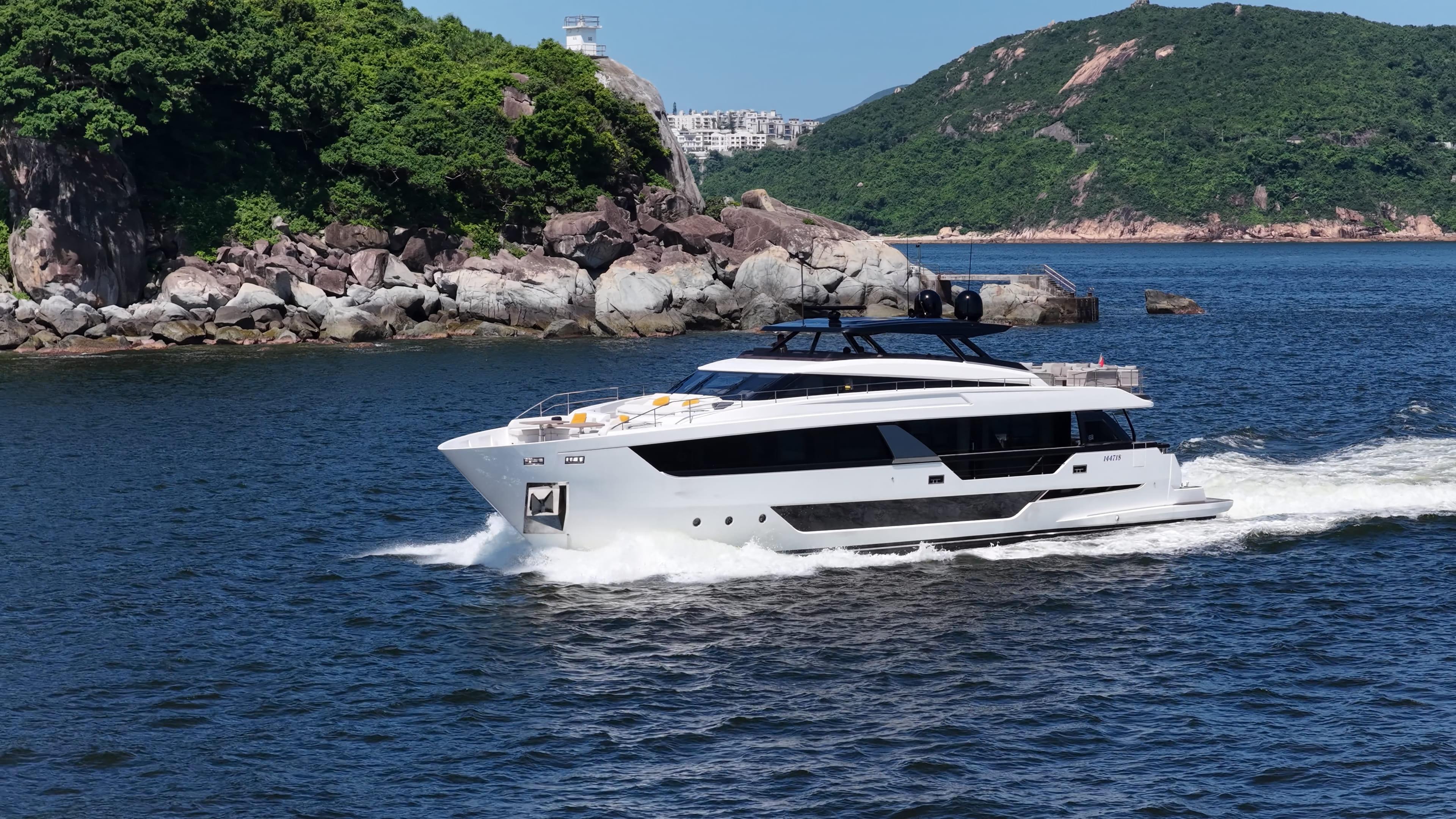 Ferretti 1000