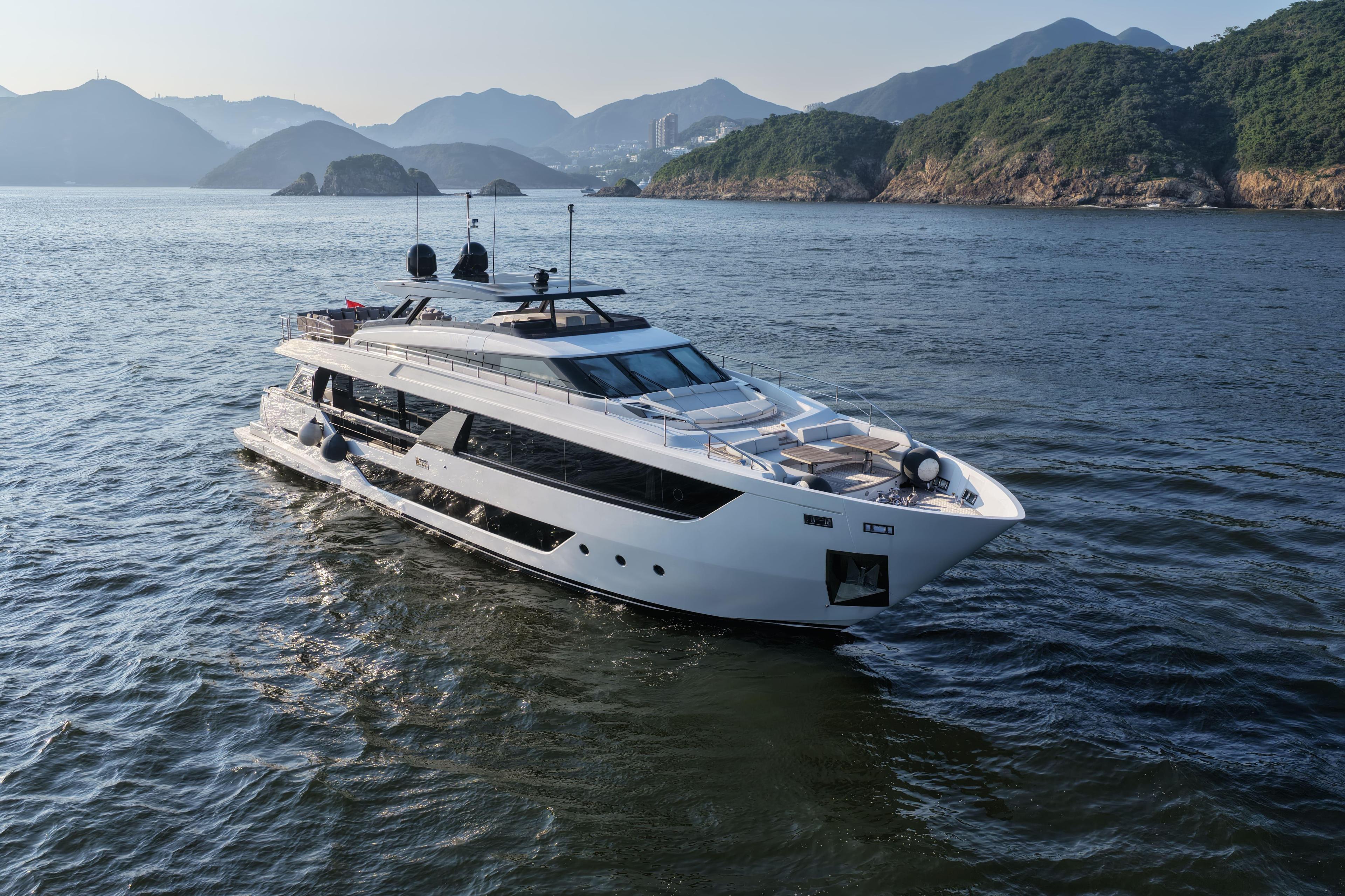 Ferretti 1000