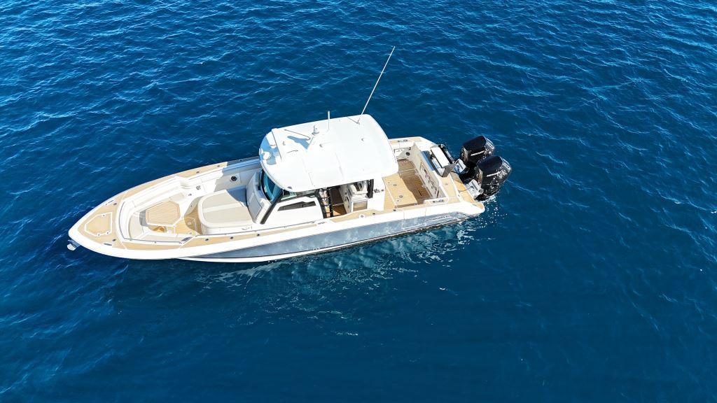 Boston Whaler 380 Outrage