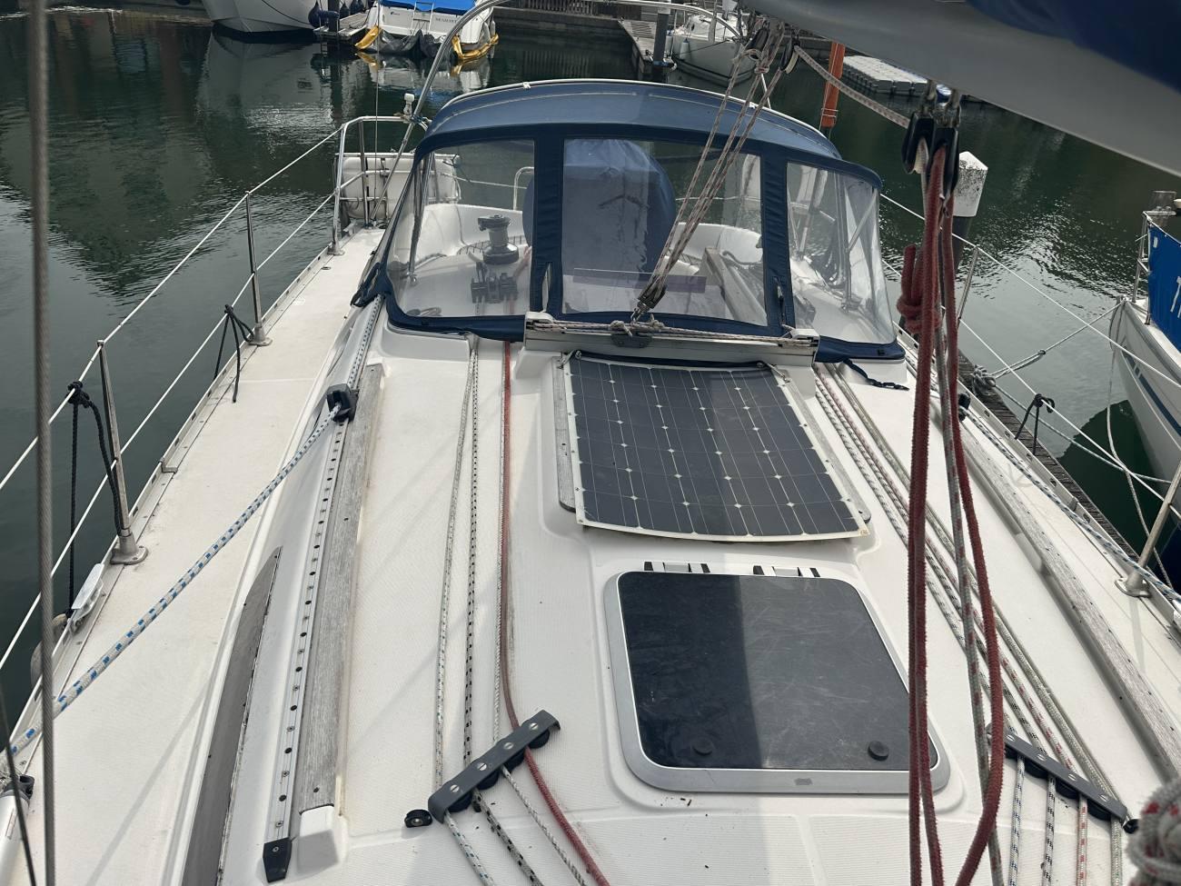 1997 Jeanneau 342 for sale in Portsmouth, Hampshire, United Kingdom