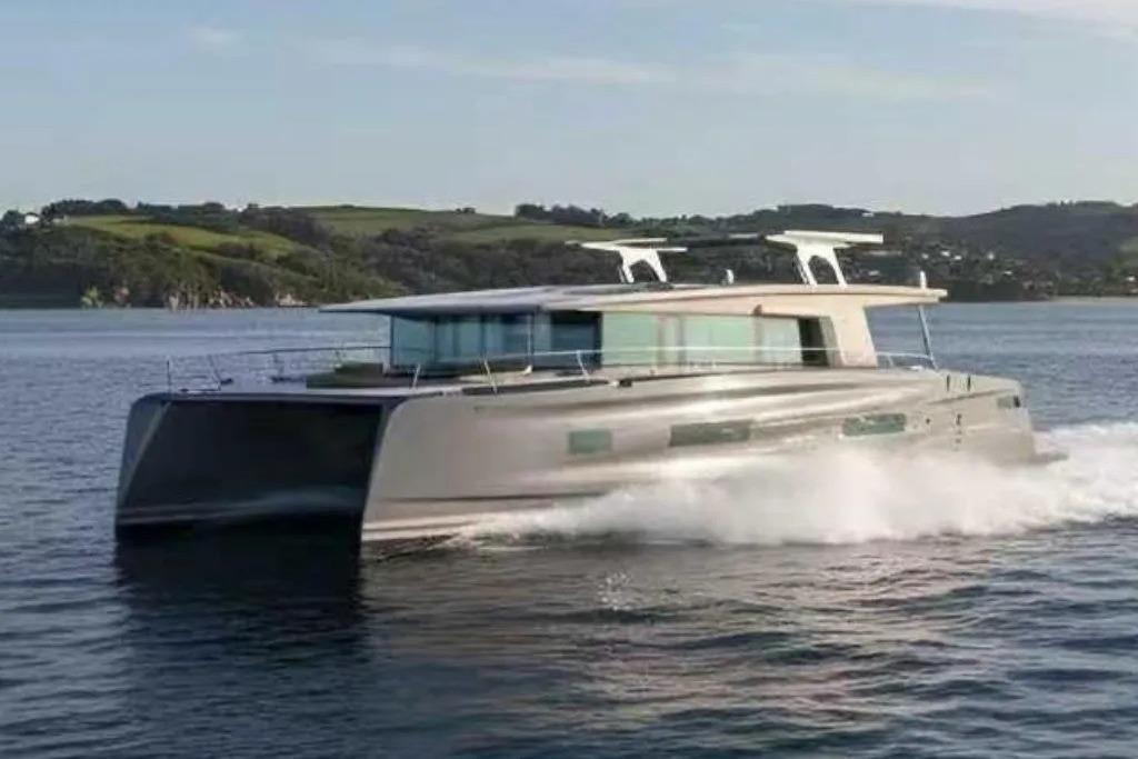 Mazarin 75 Powercat Hybrid