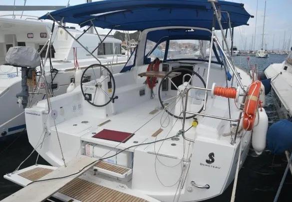 2016 Beneteau Oceanis 38 for sale in Cannigione, Italy