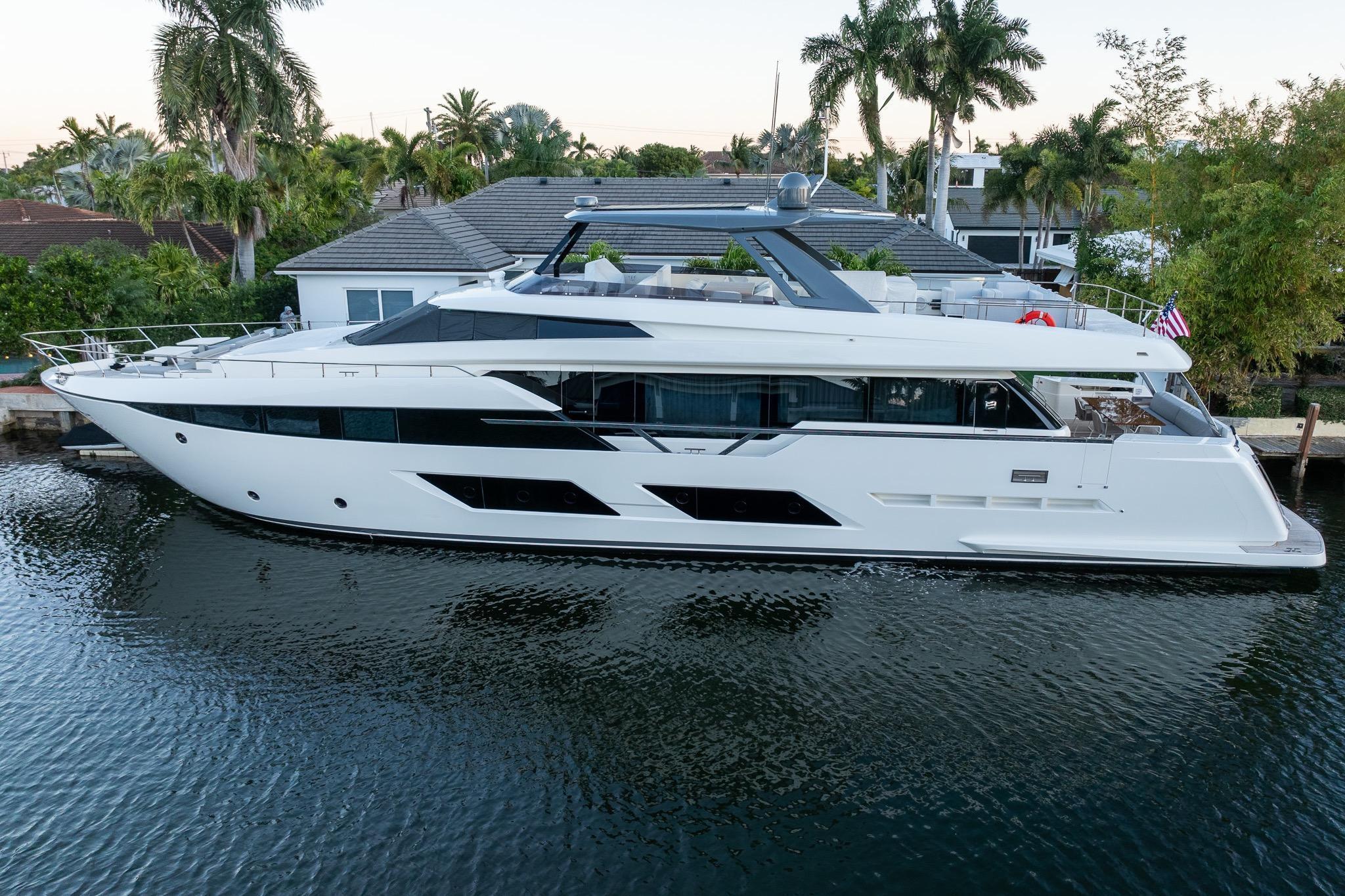 Ferretti 920