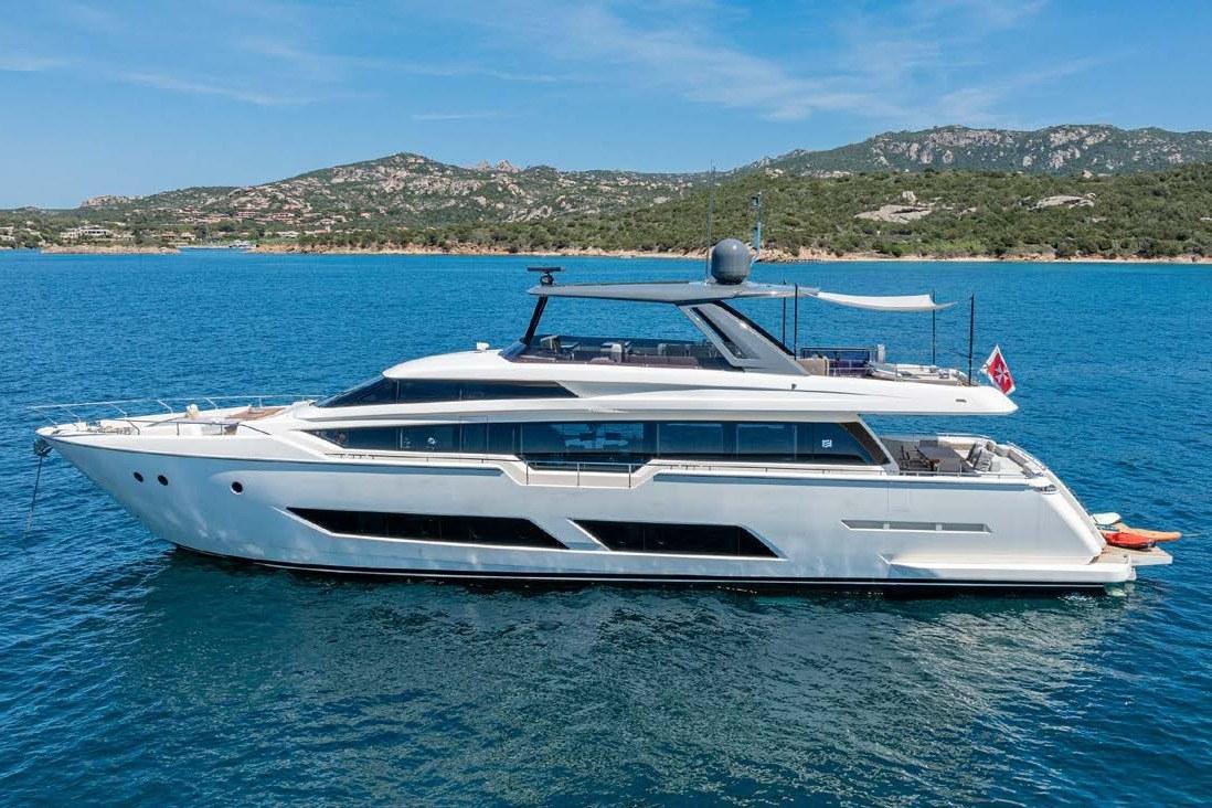 Ferretti 850