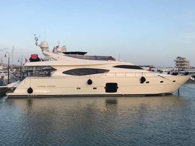 Ferretti 761