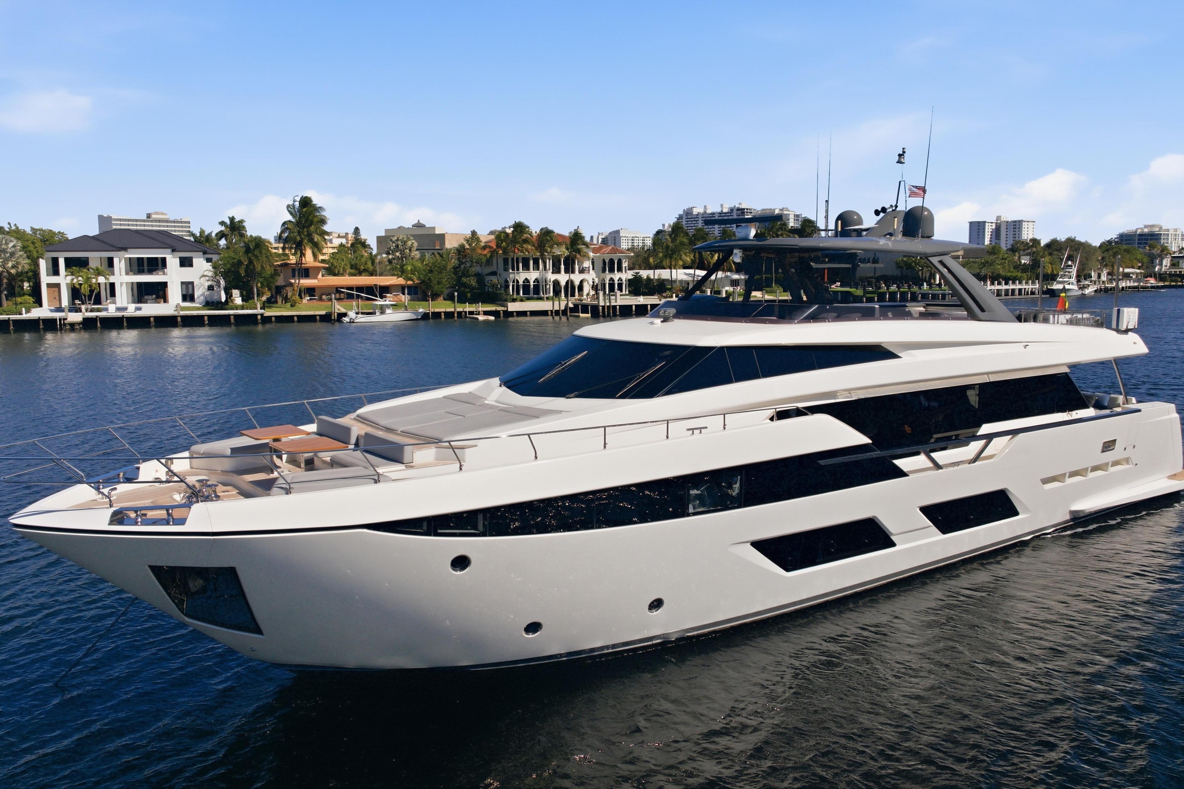 Ferretti 920