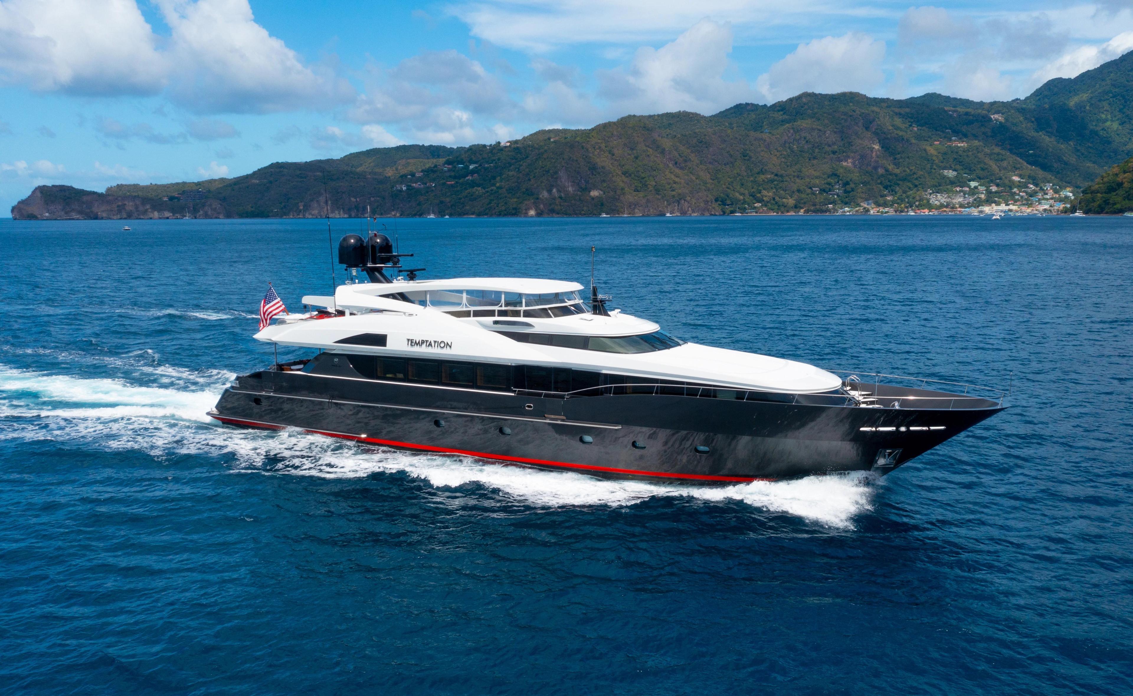 Palmer Johnson Raised Pilothouse