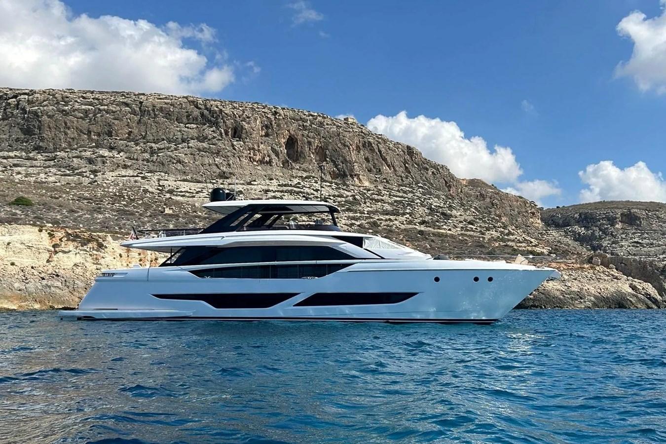 Ferretti 860
