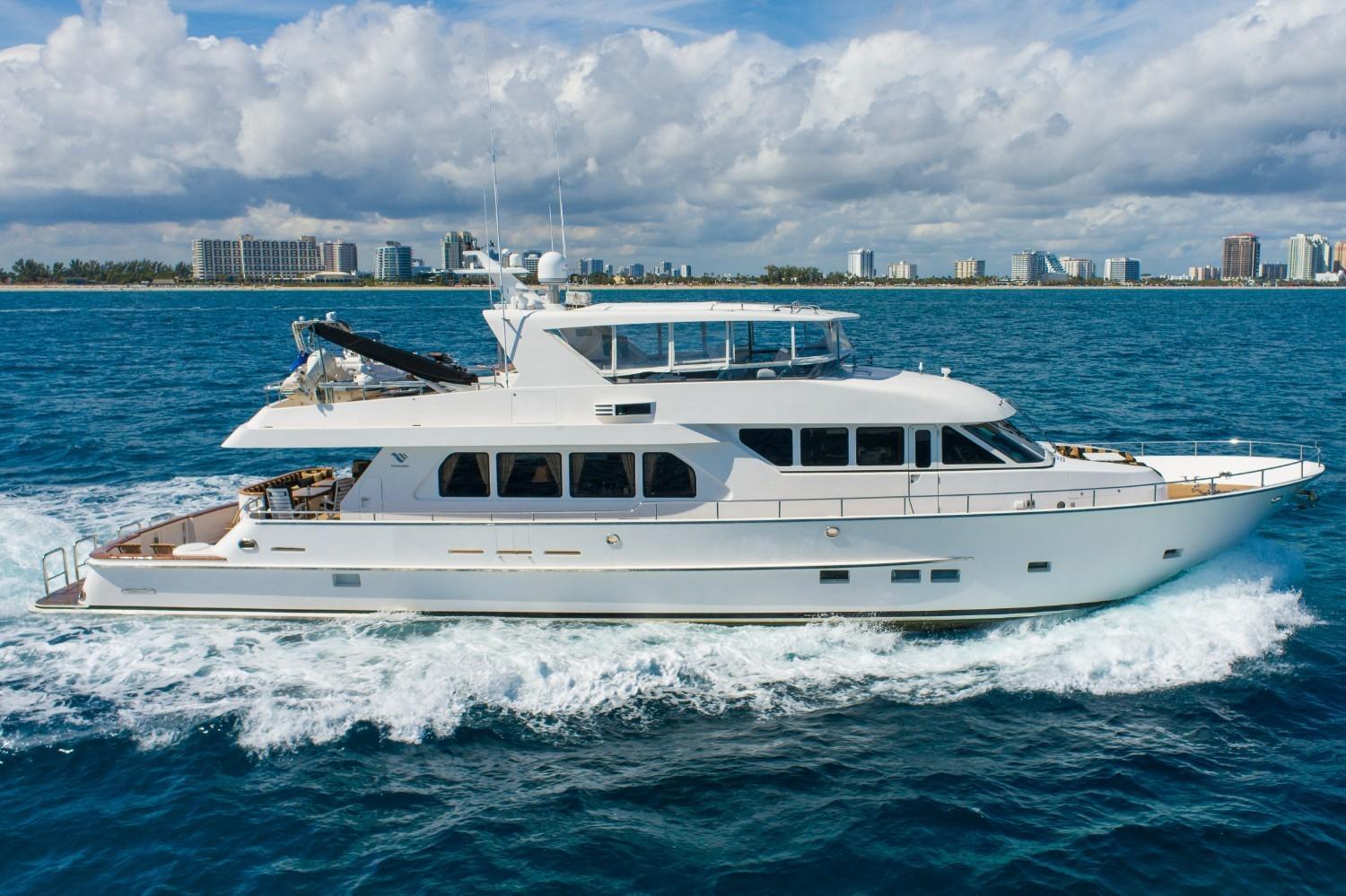 Paragon Cockpit Motoryacht